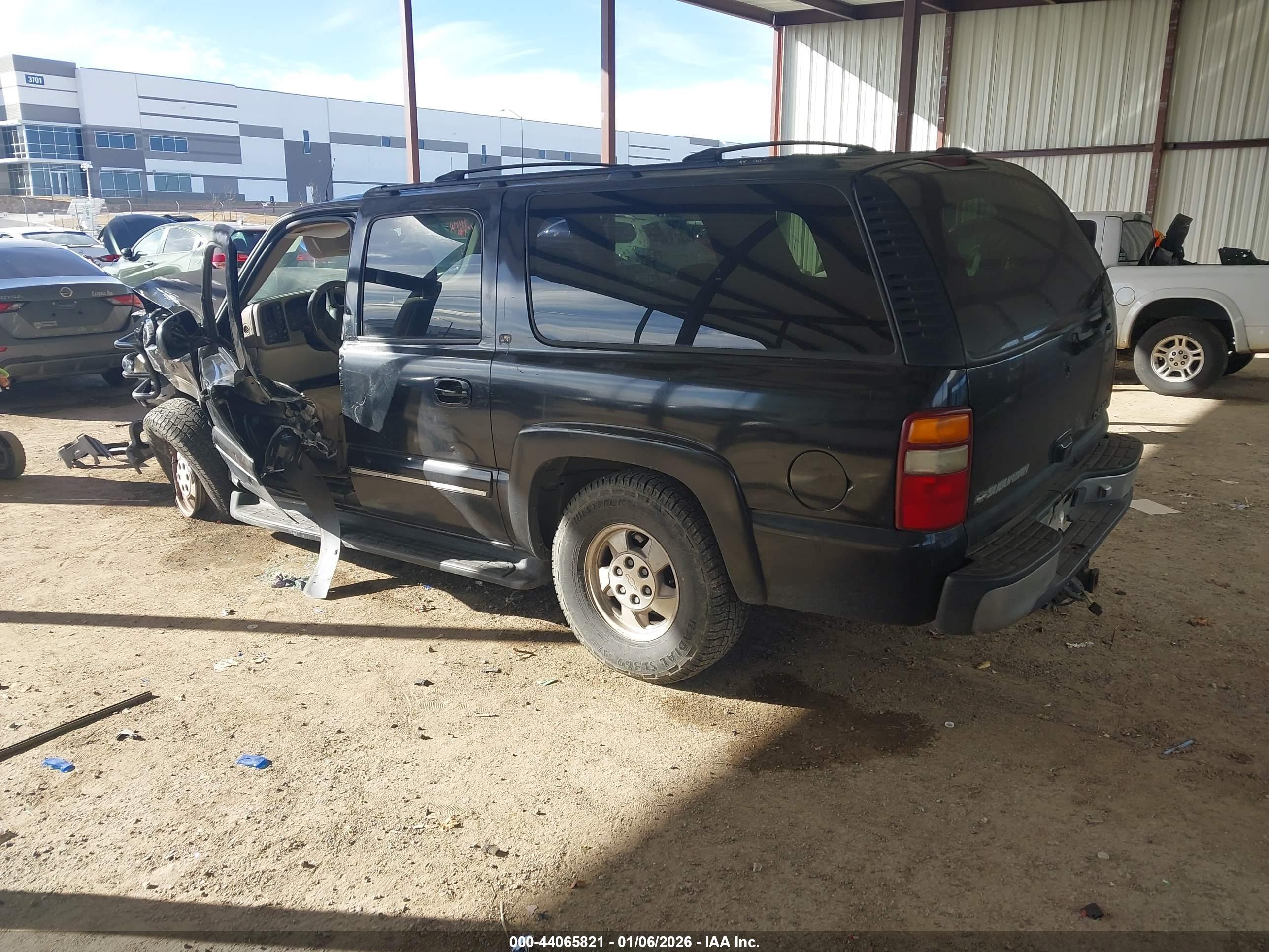CHEVROLET SUBURBAN image 3
