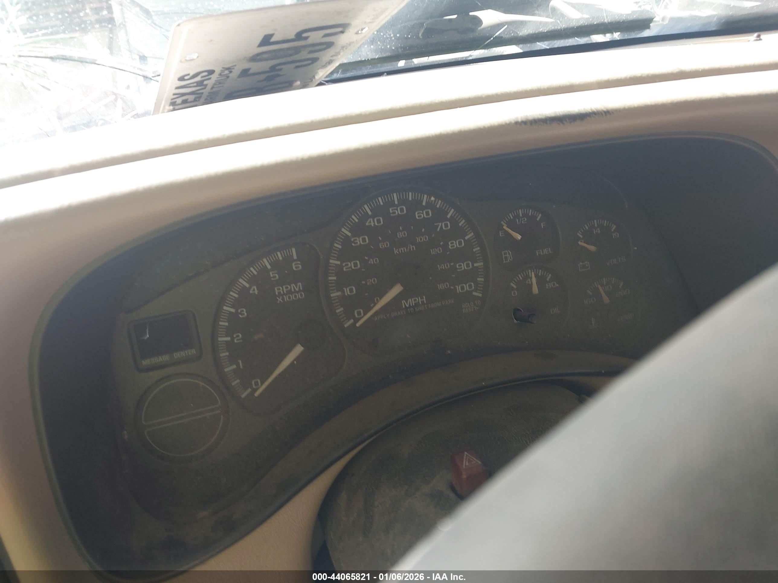 CHEVROLET SUBURBAN image 7