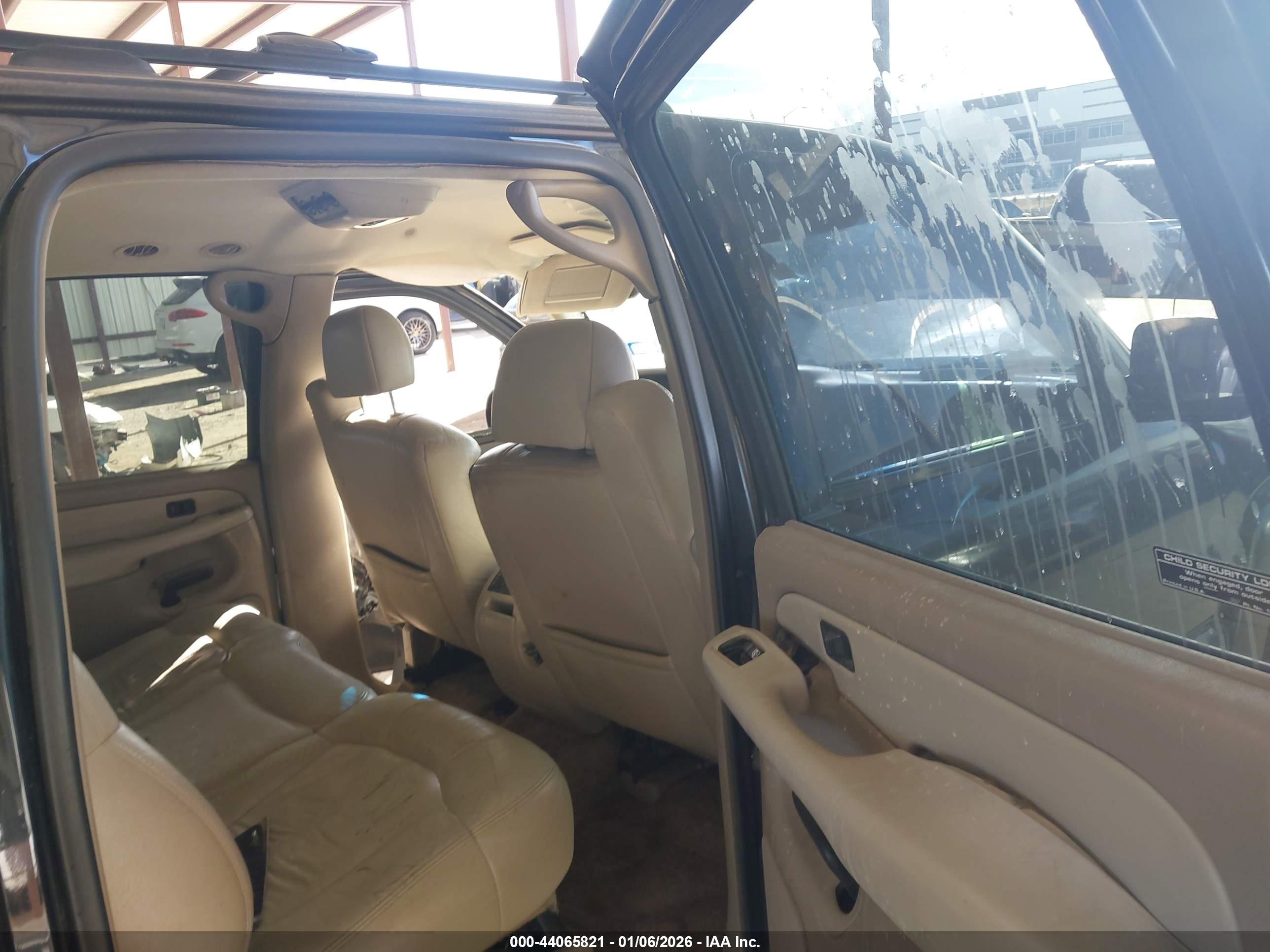 CHEVROLET SUBURBAN image 8