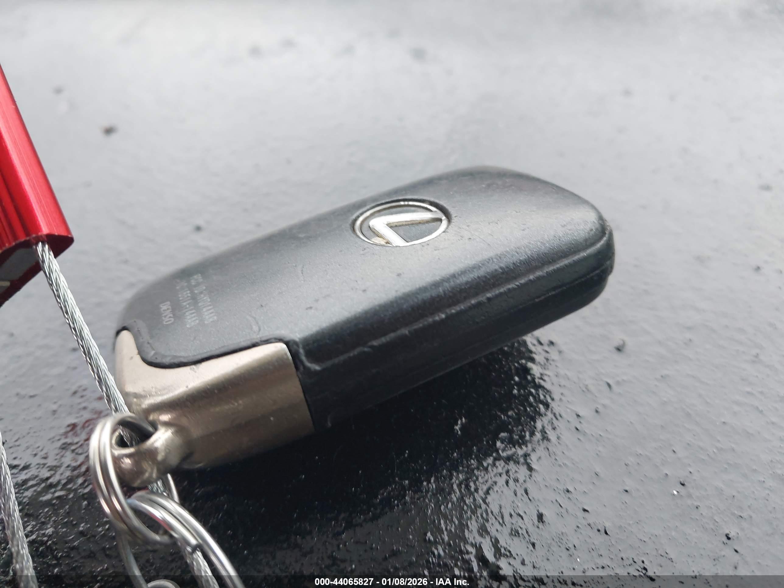 LEXUS IS image 11