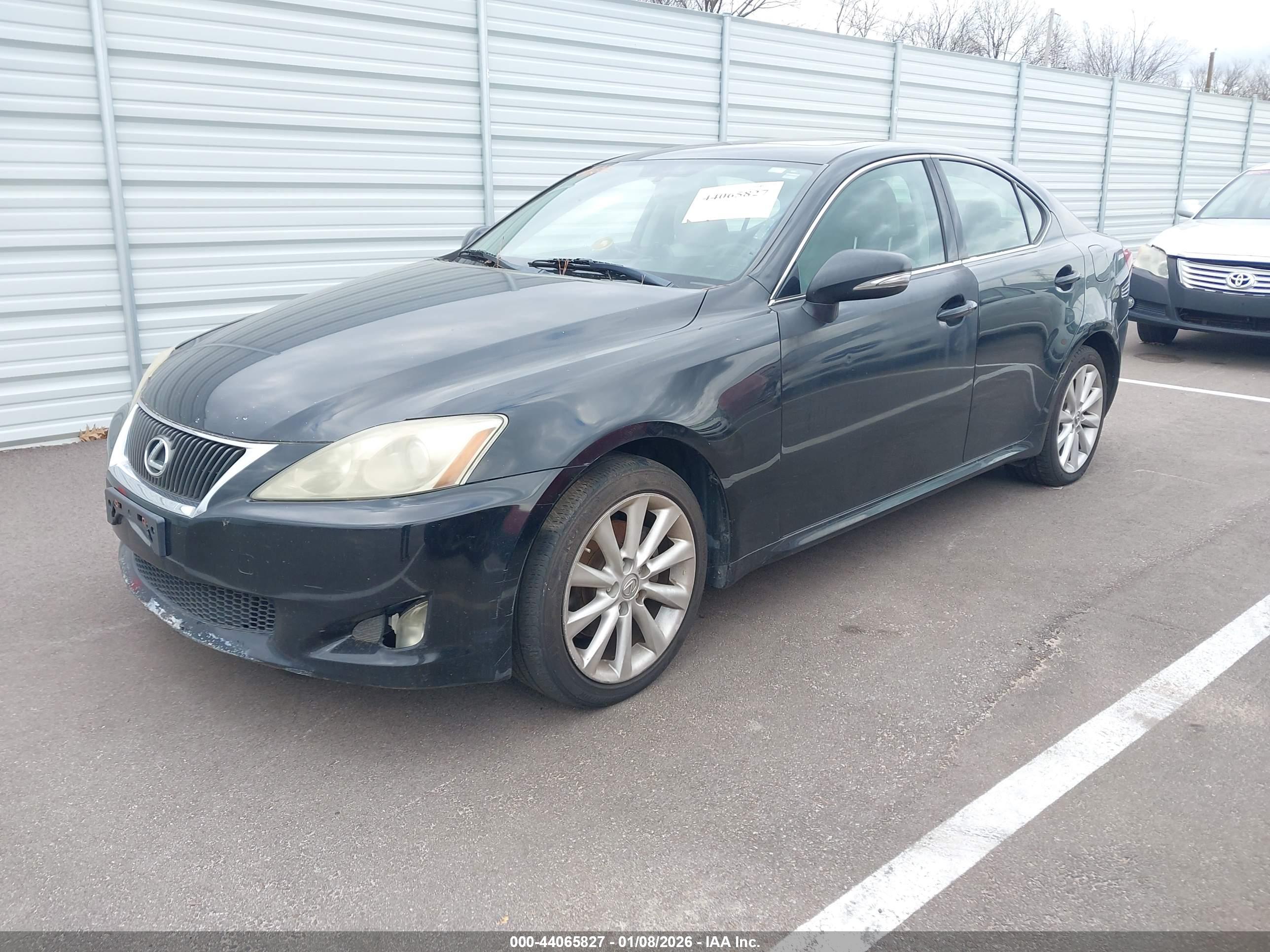 LEXUS IS image 2
