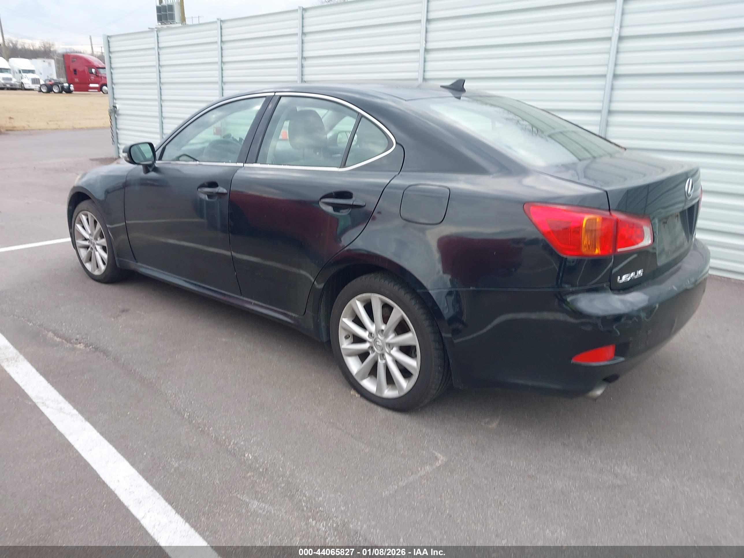 LEXUS IS image 3