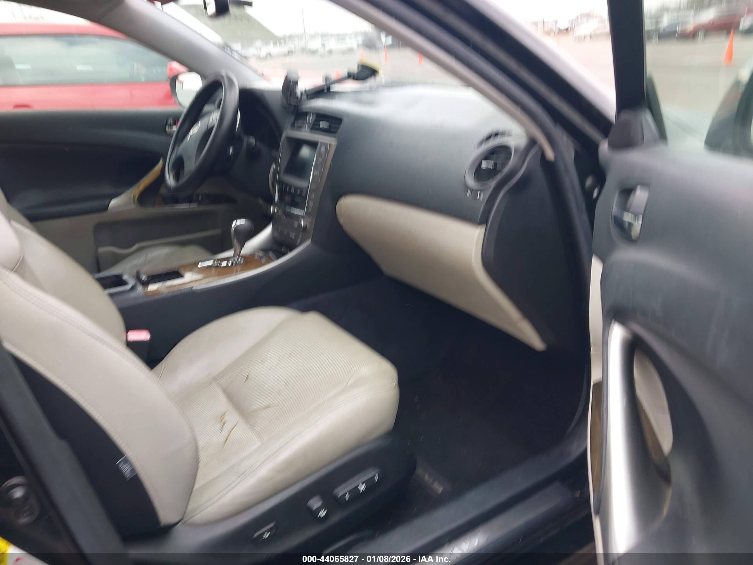 LEXUS IS image 5