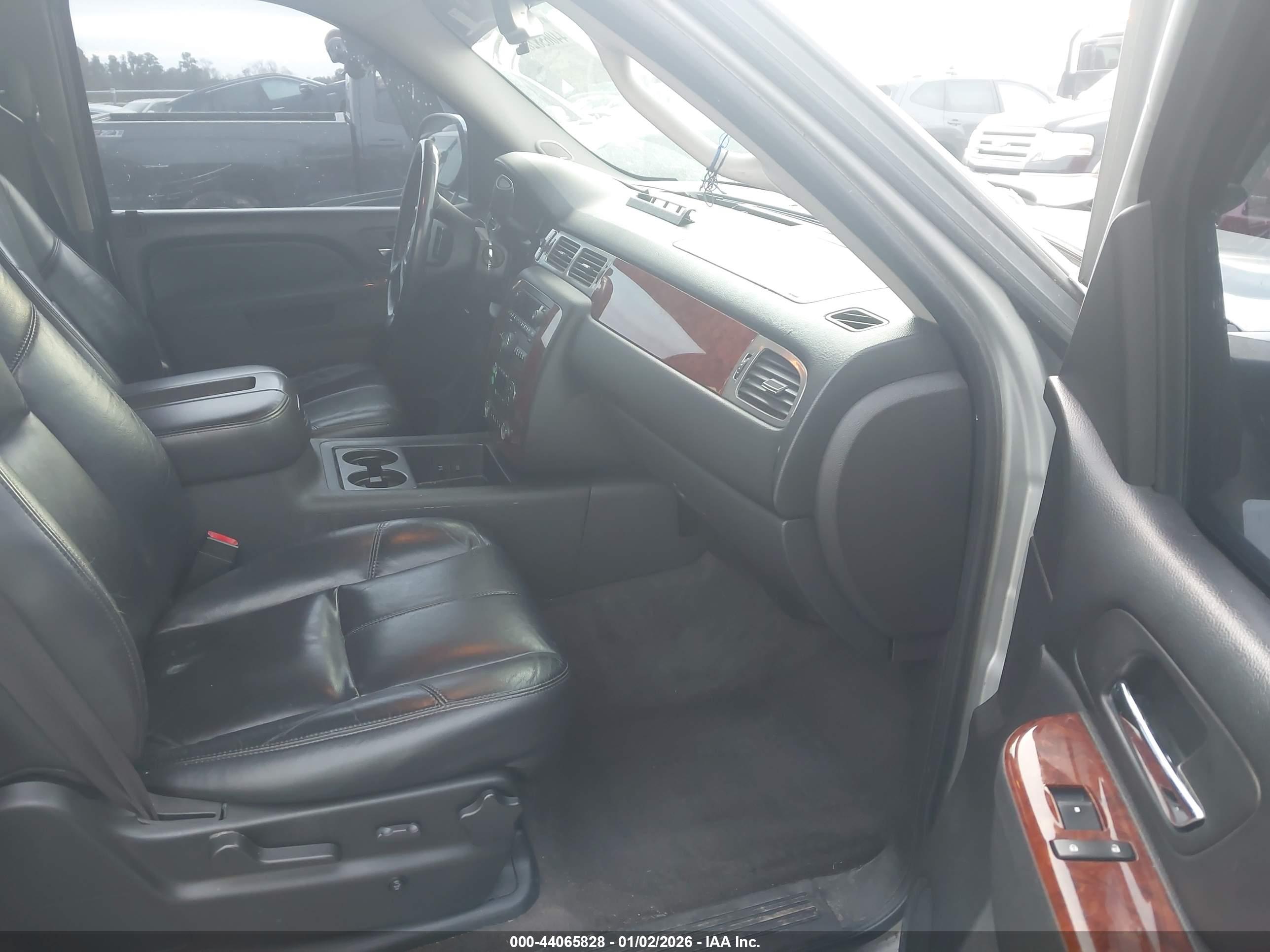 CHEVROLET TAHOE image 5