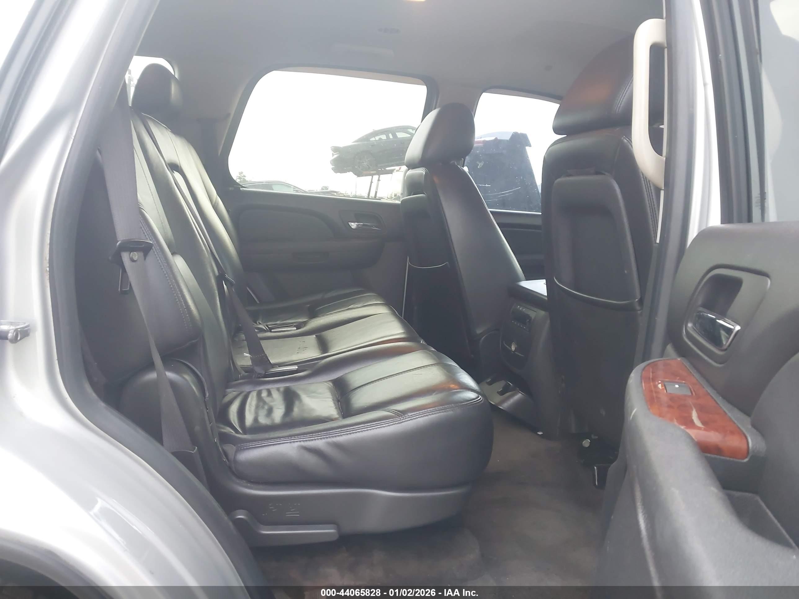 CHEVROLET TAHOE image 8