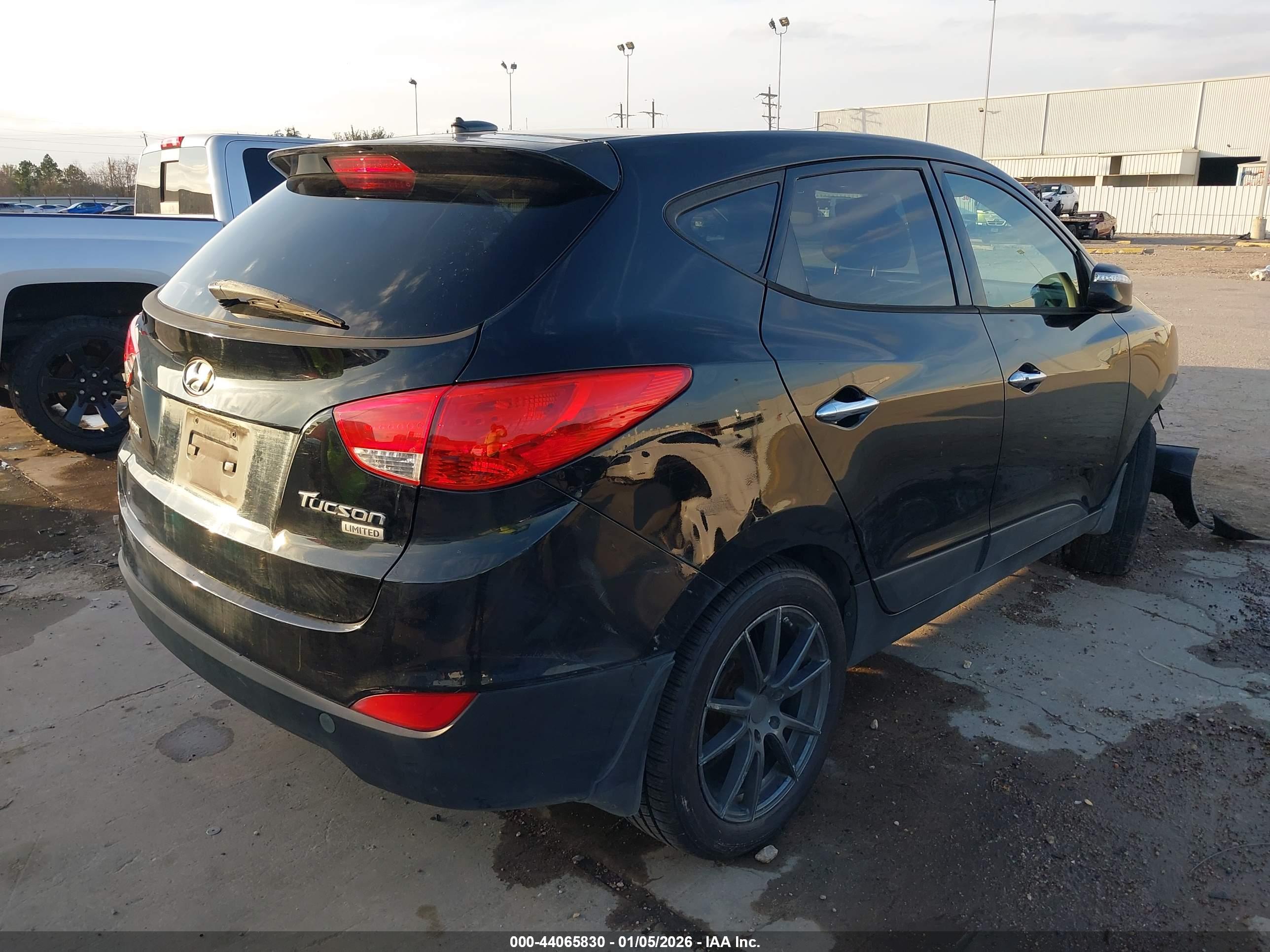 HYUNDAI TUCSON image 4