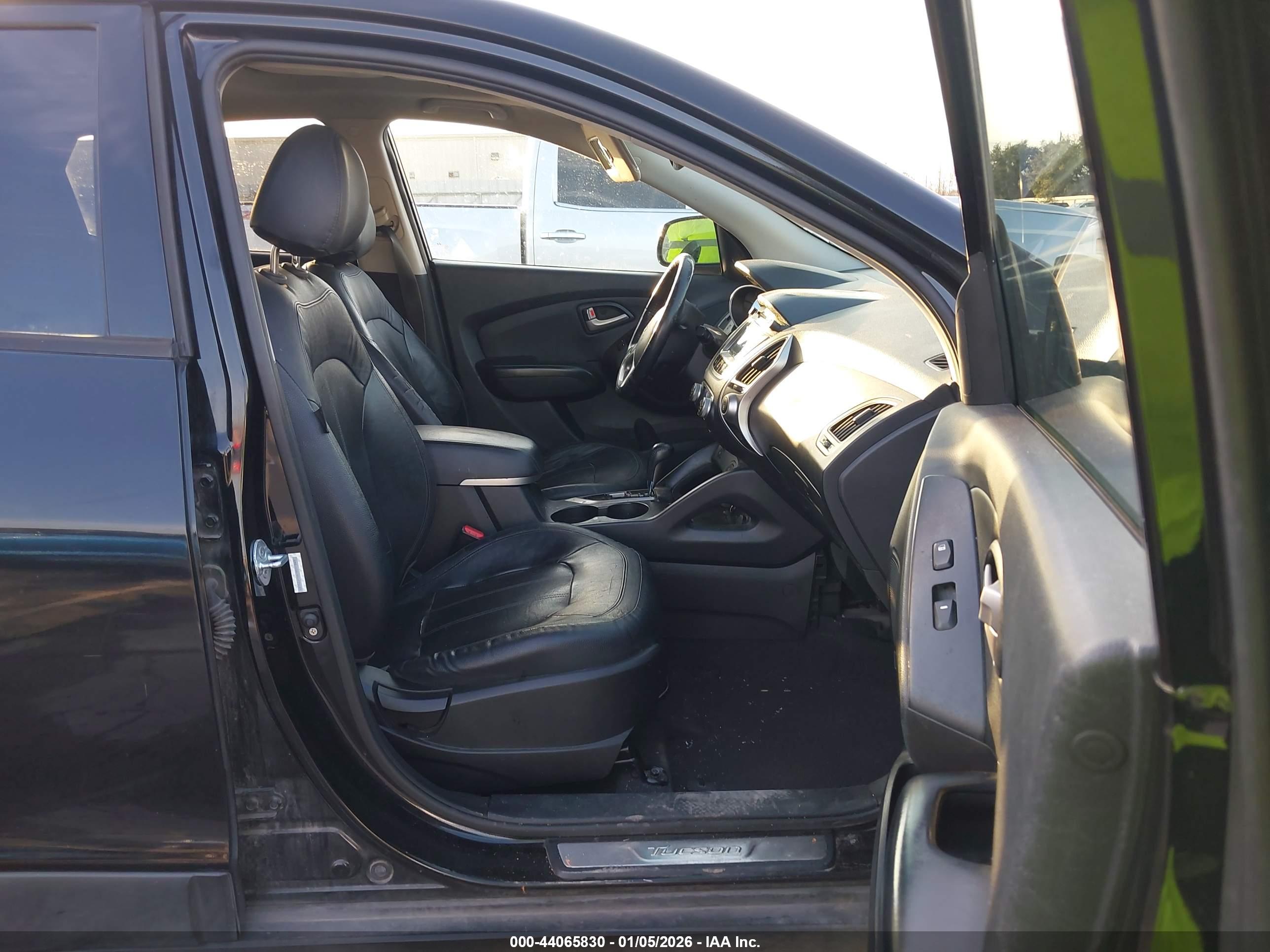 HYUNDAI TUCSON image 5