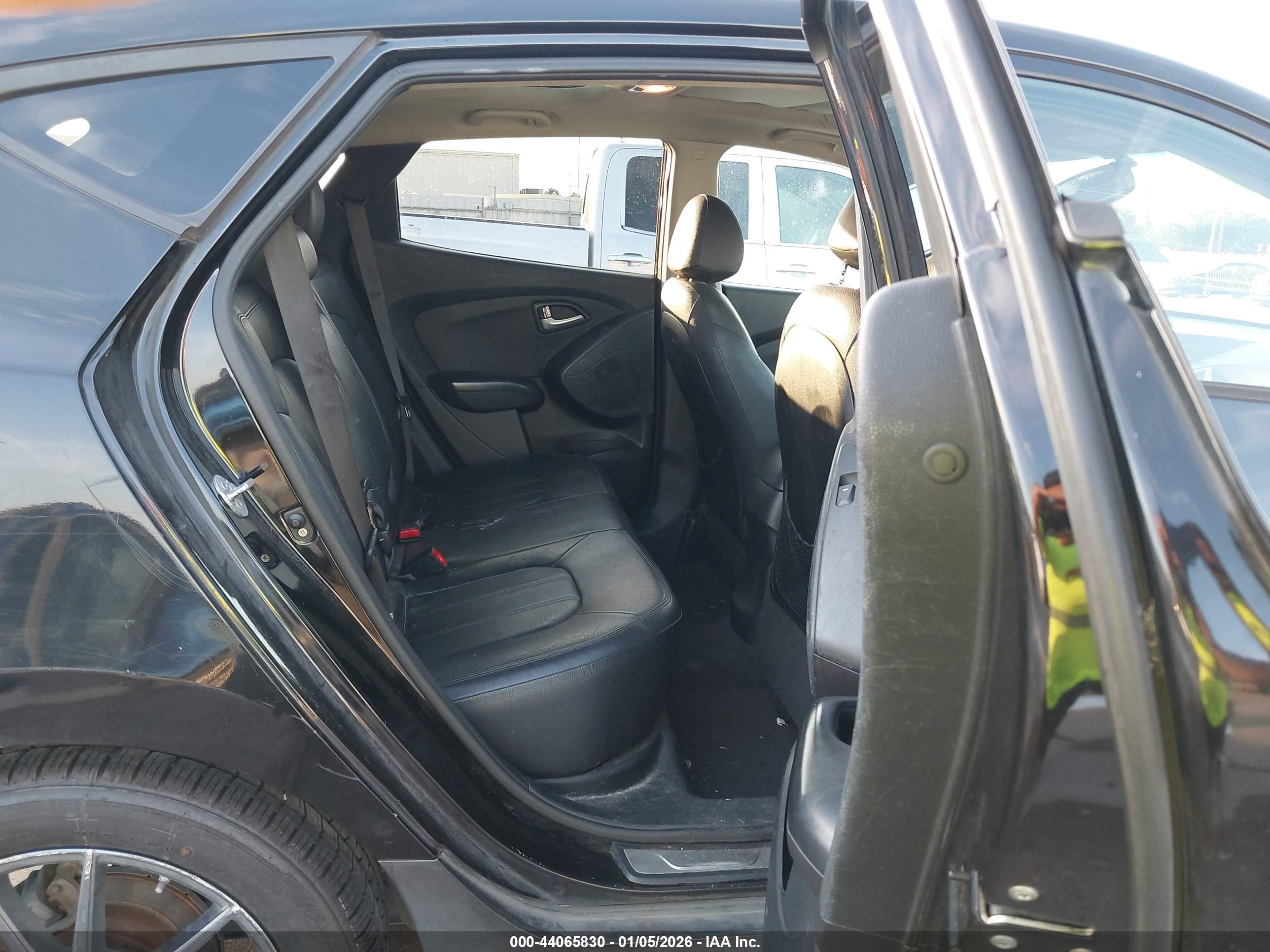 HYUNDAI TUCSON image 8