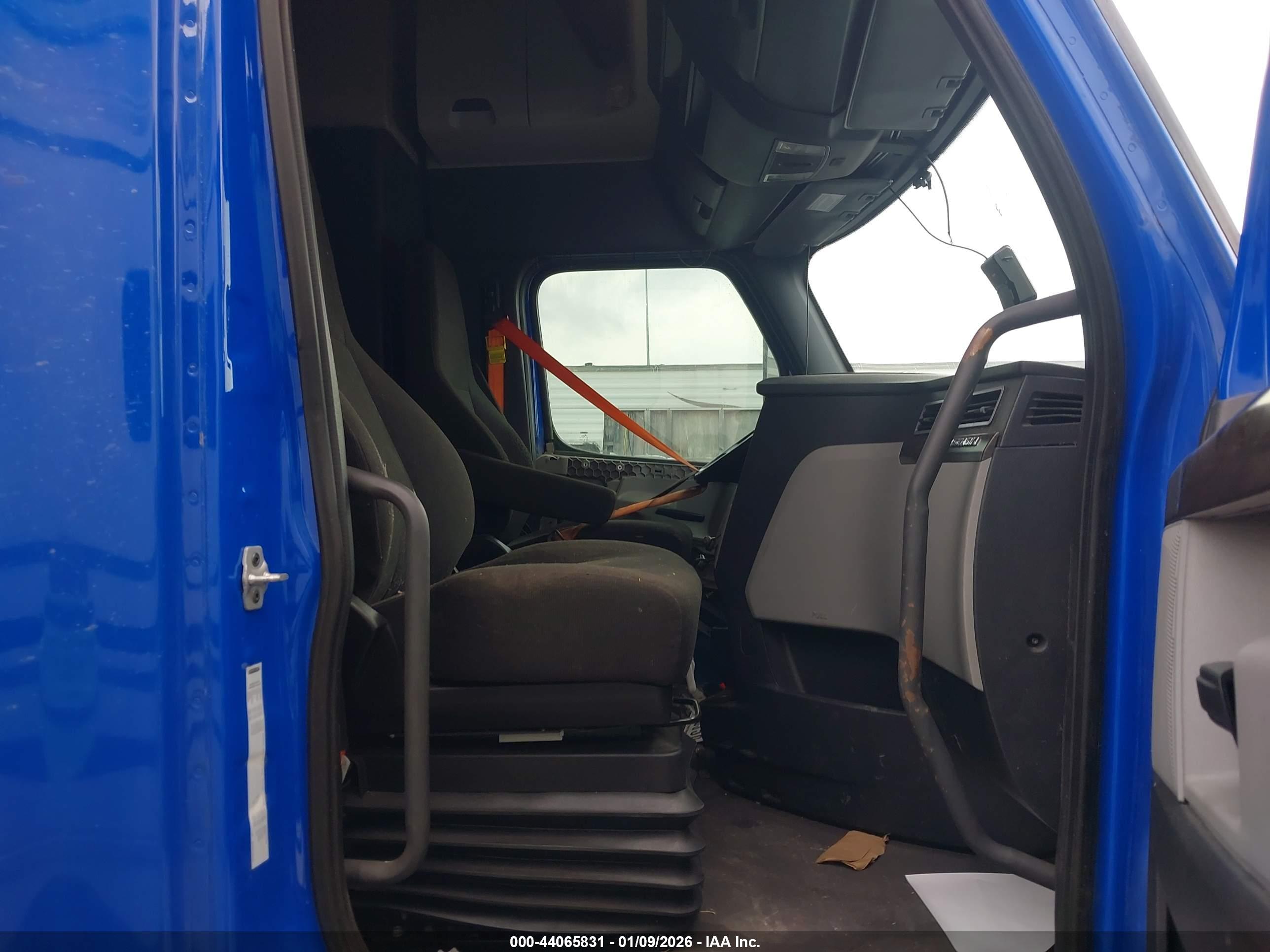 FREIGHTLINER NEW image 8