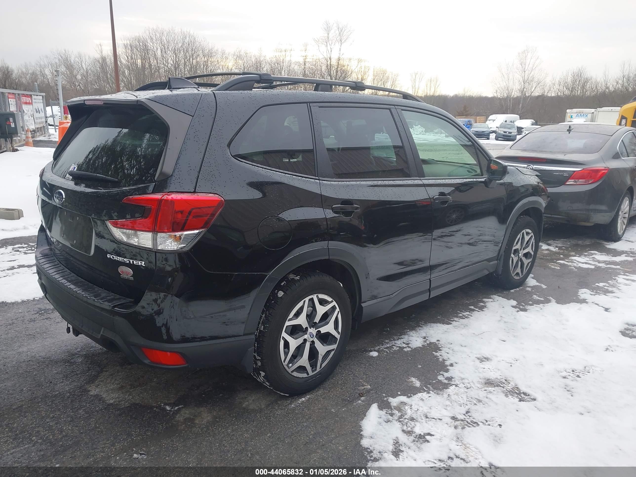 SUBARU FORESTER image 4