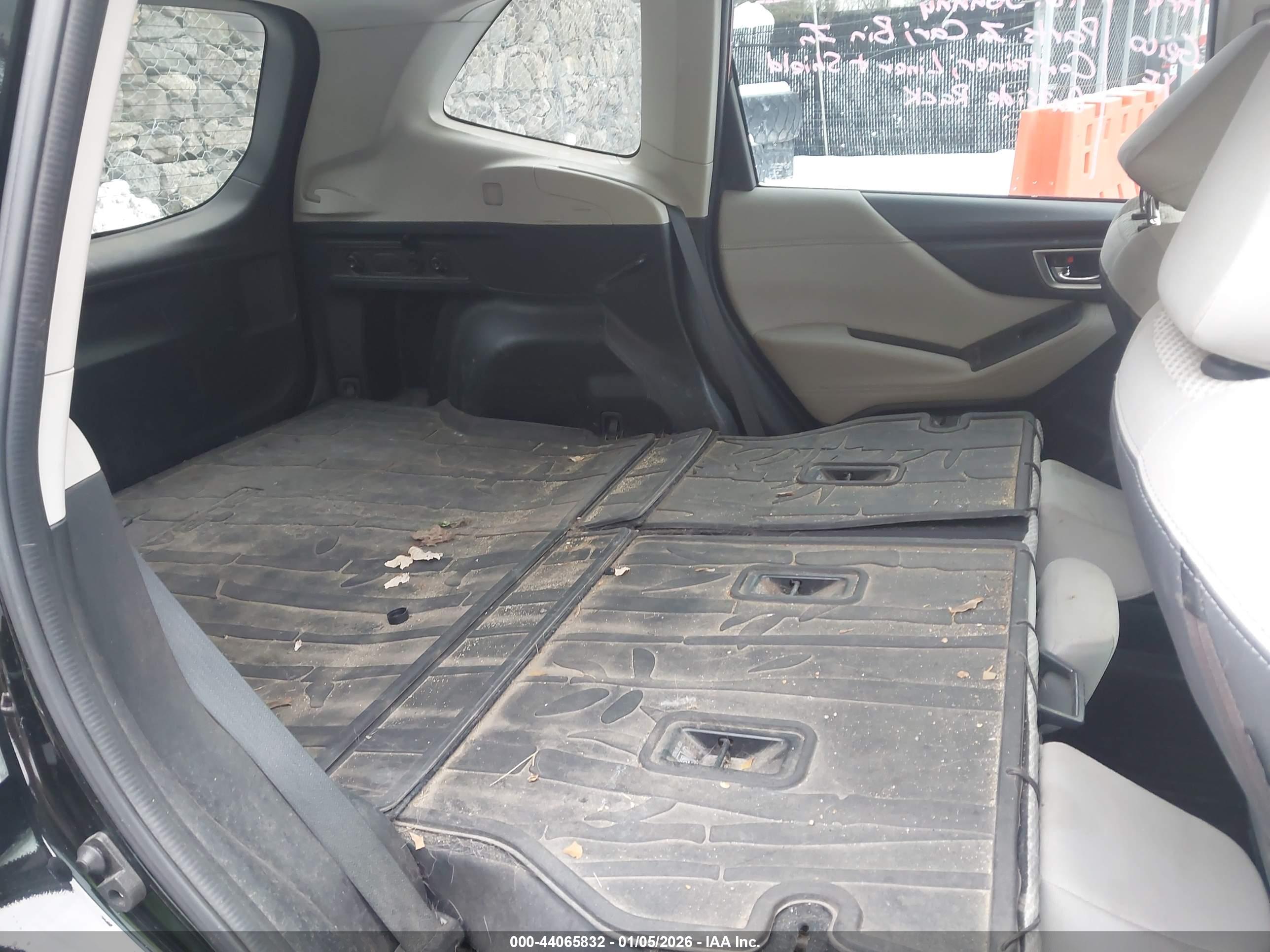 SUBARU FORESTER image 8