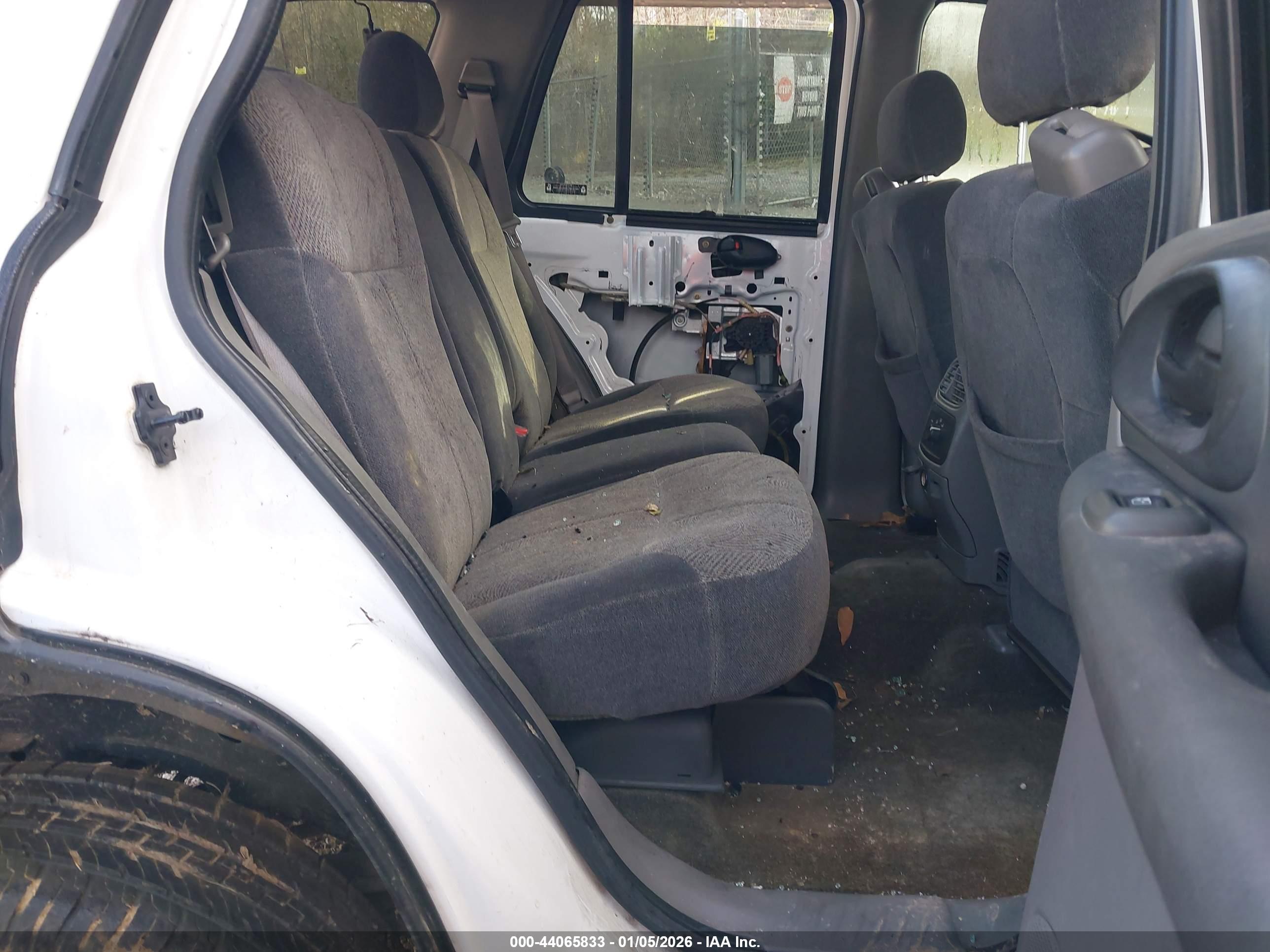 CHEVROLET TRAILBLAZER image 8