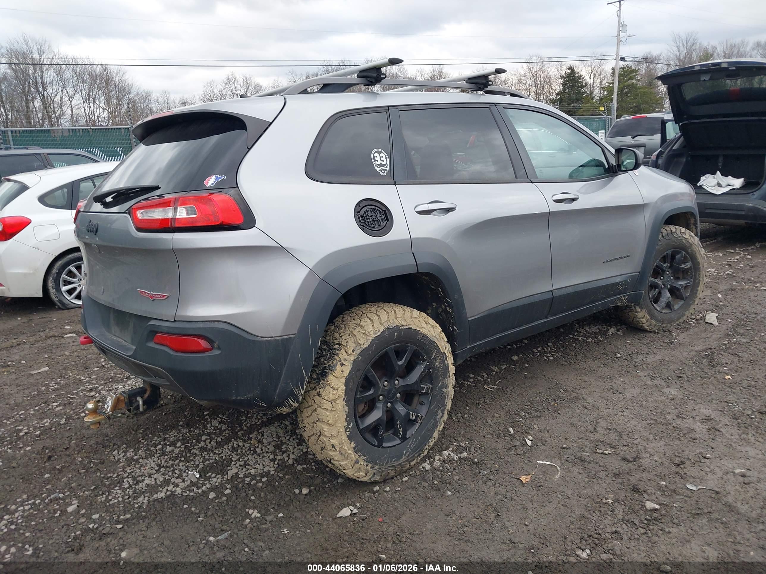 JEEP CHEROKEE image 4