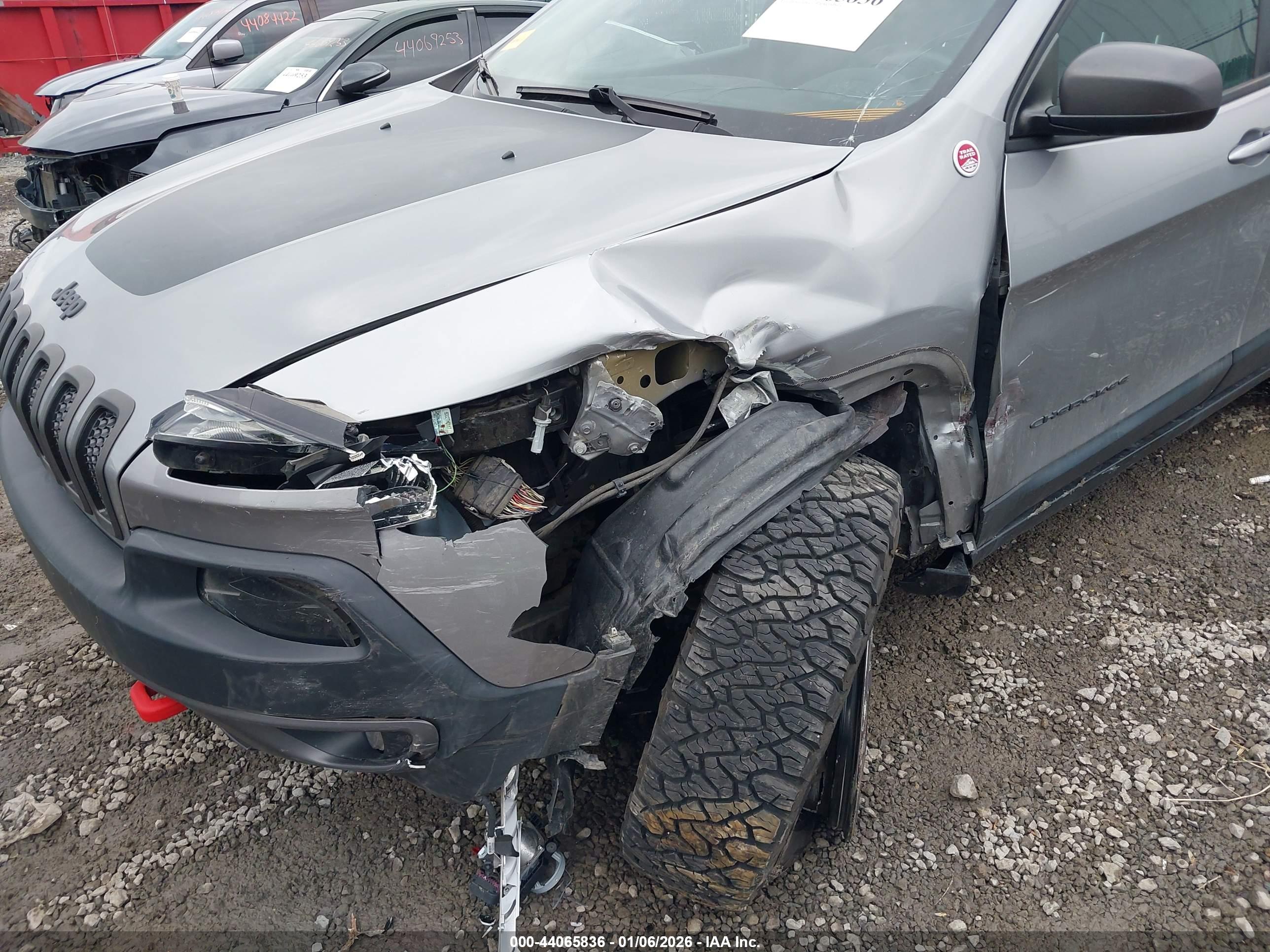JEEP CHEROKEE image 6