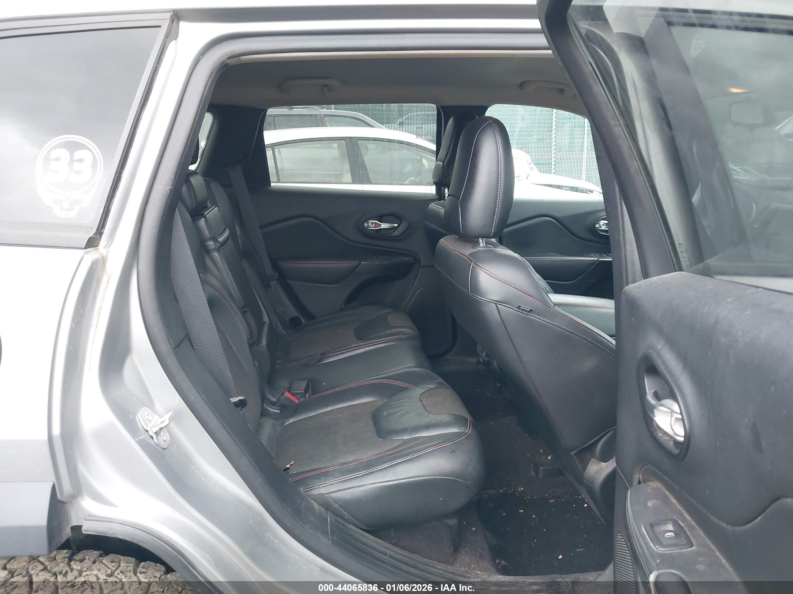 JEEP CHEROKEE image 8