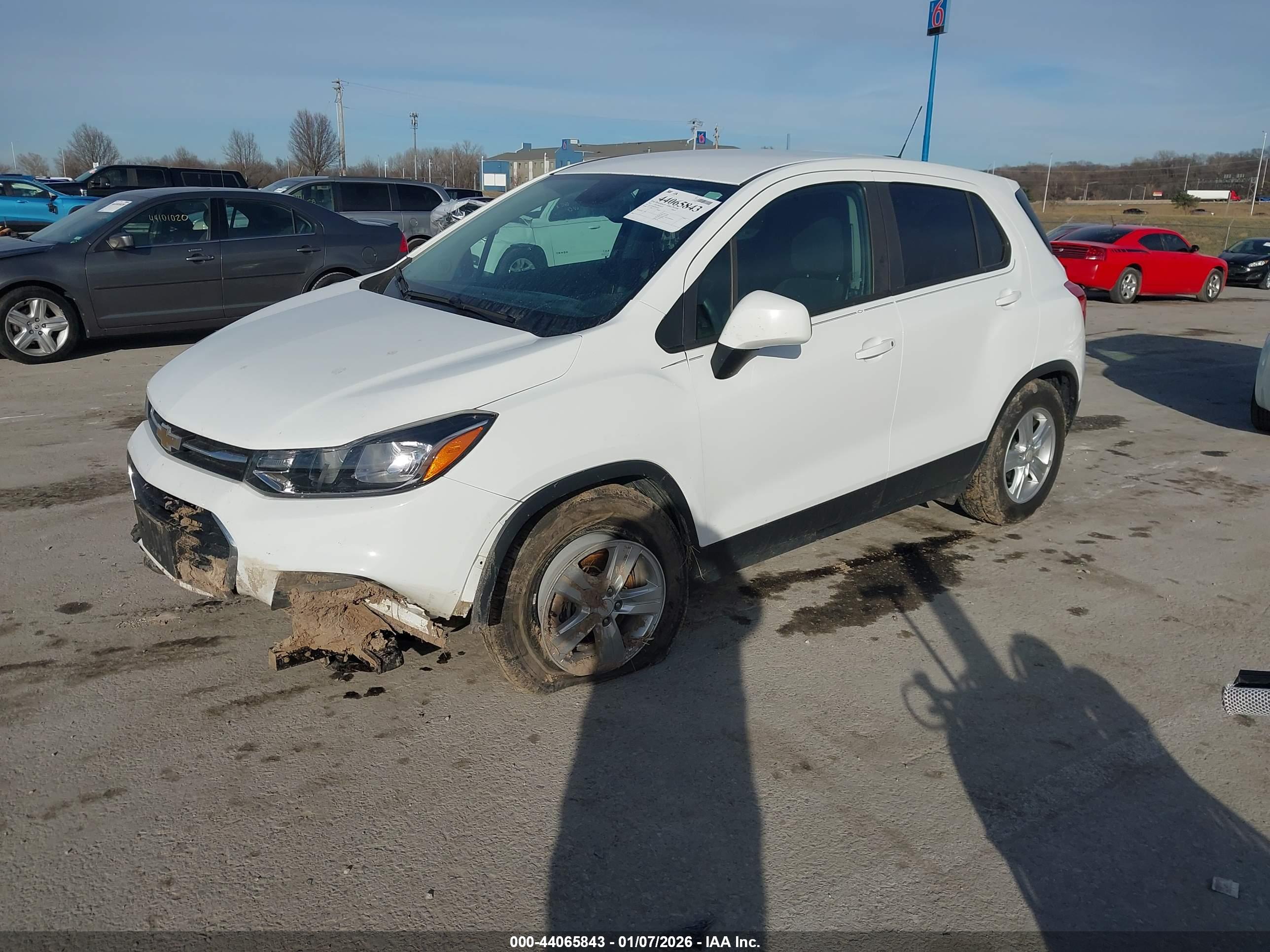 CHEVROLET TRAX image 2