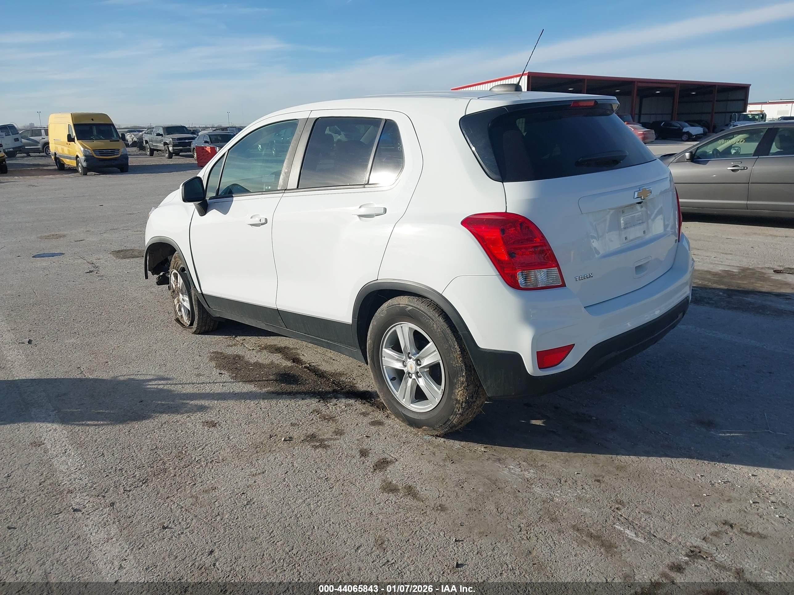 CHEVROLET TRAX image 3