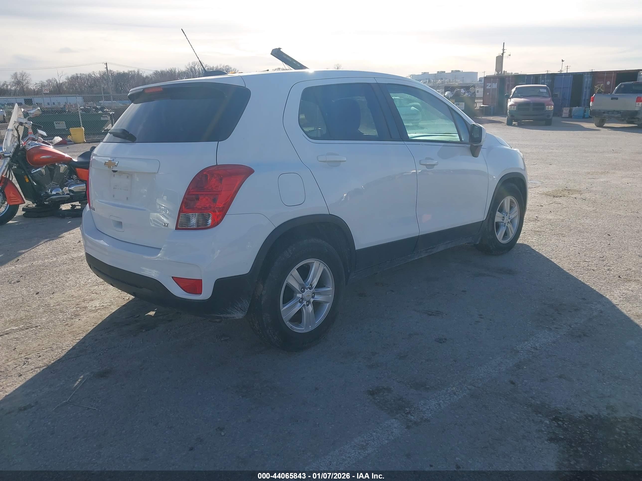 CHEVROLET TRAX image 4