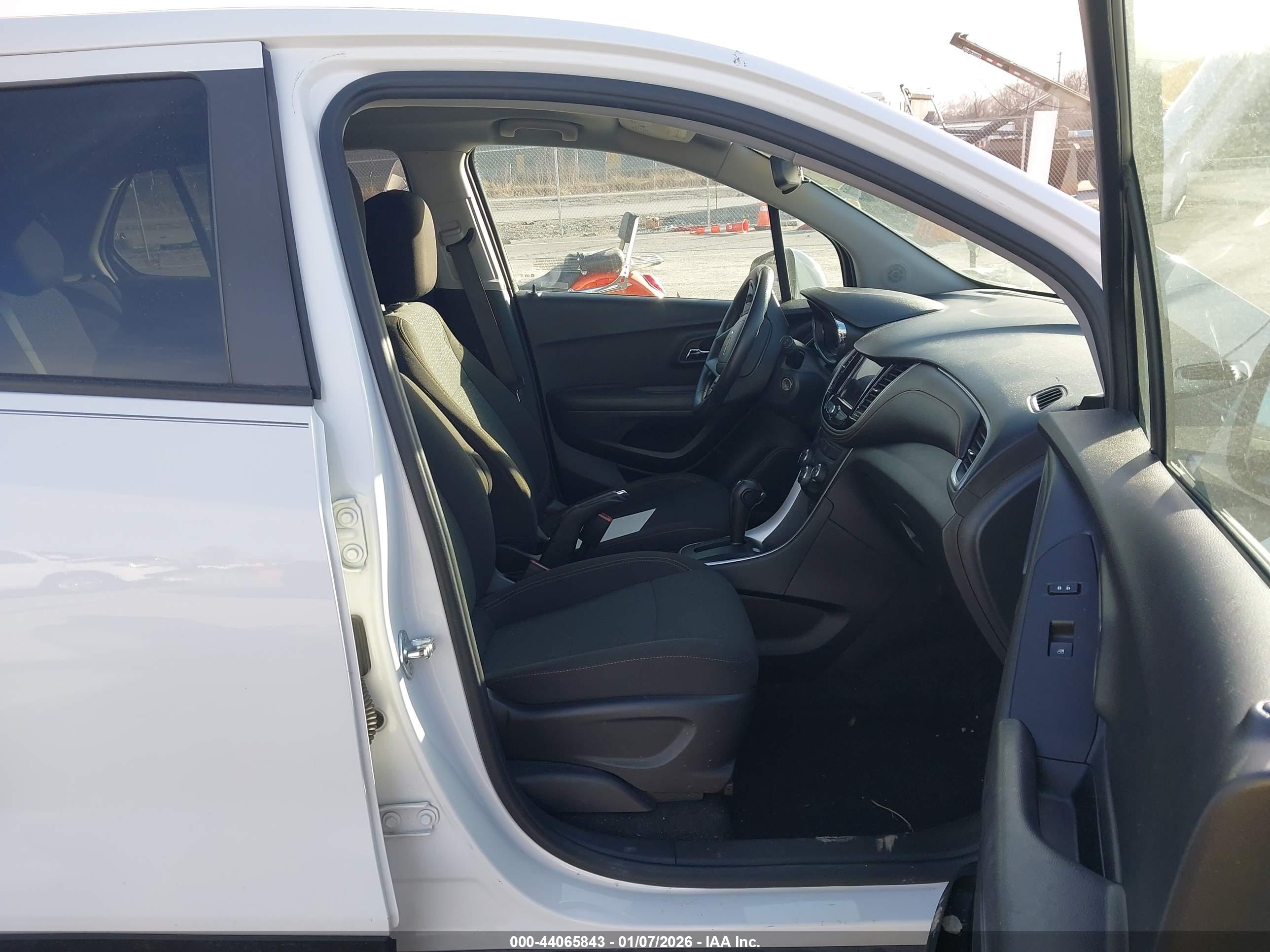 CHEVROLET TRAX image 5
