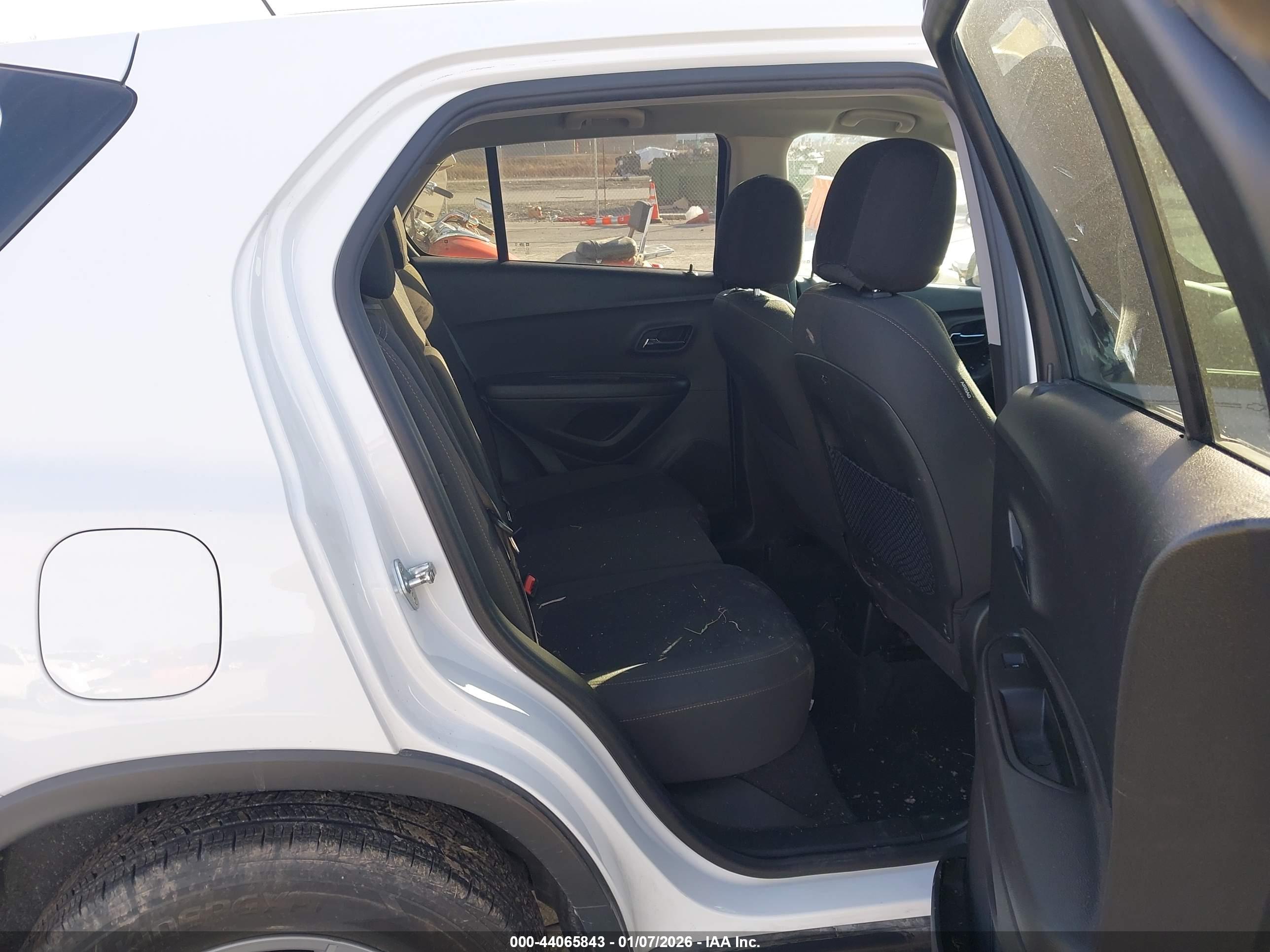 CHEVROLET TRAX image 8