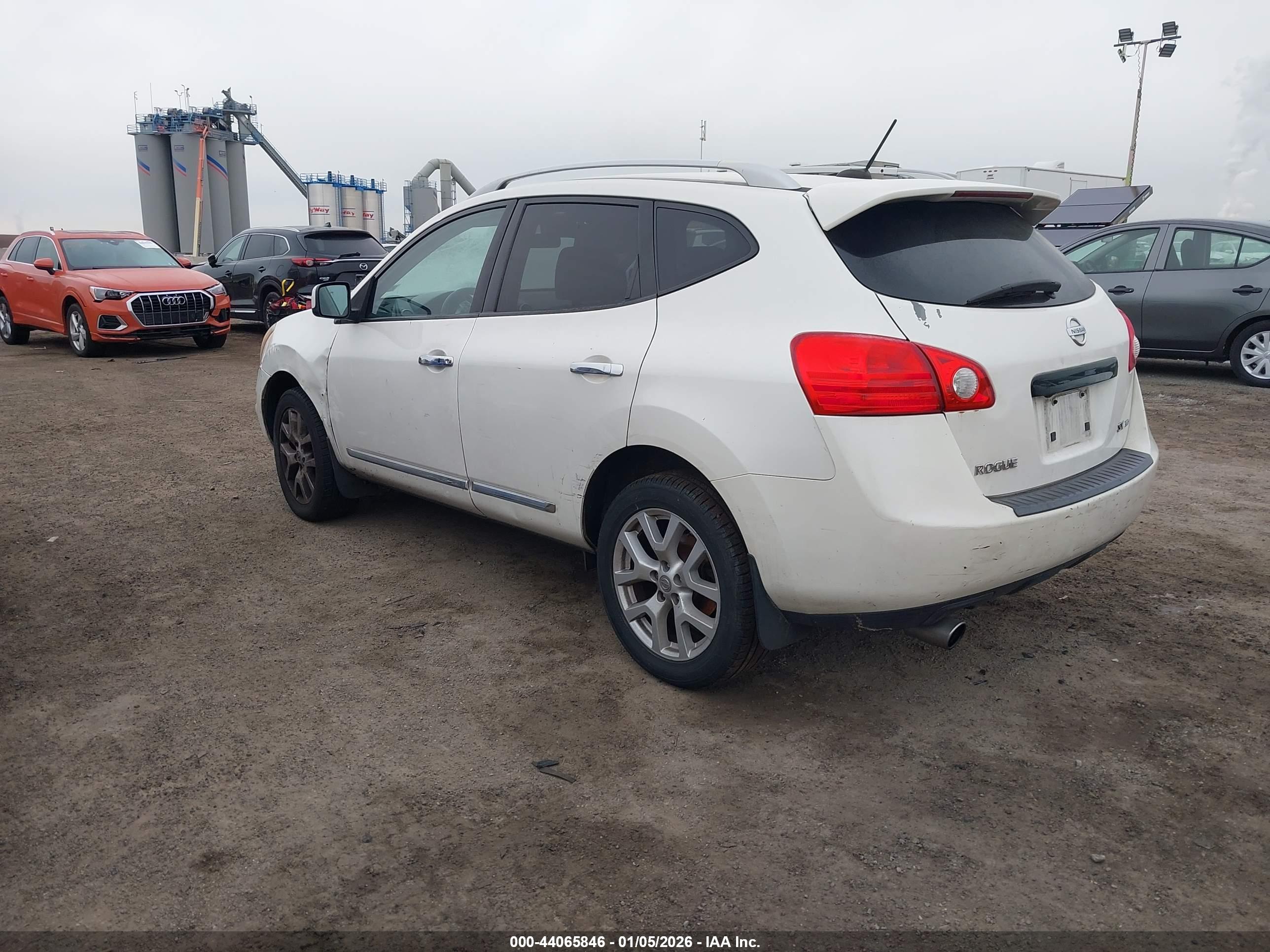 NISSAN ROGUE image 3