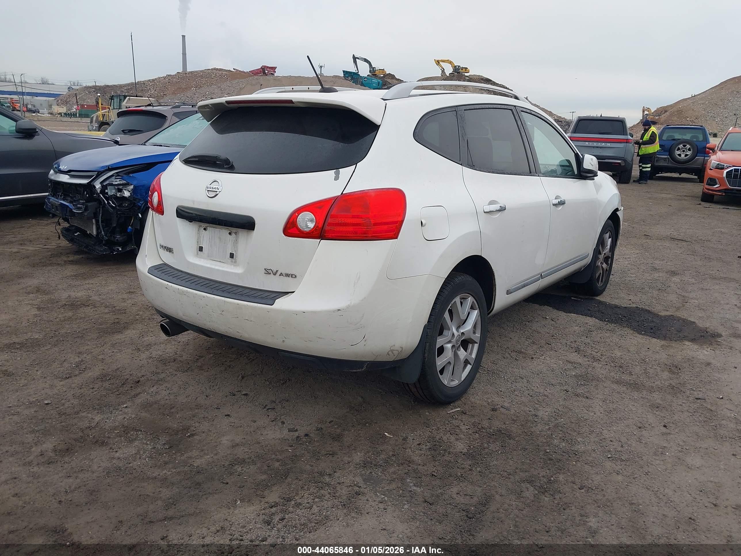 NISSAN ROGUE image 4