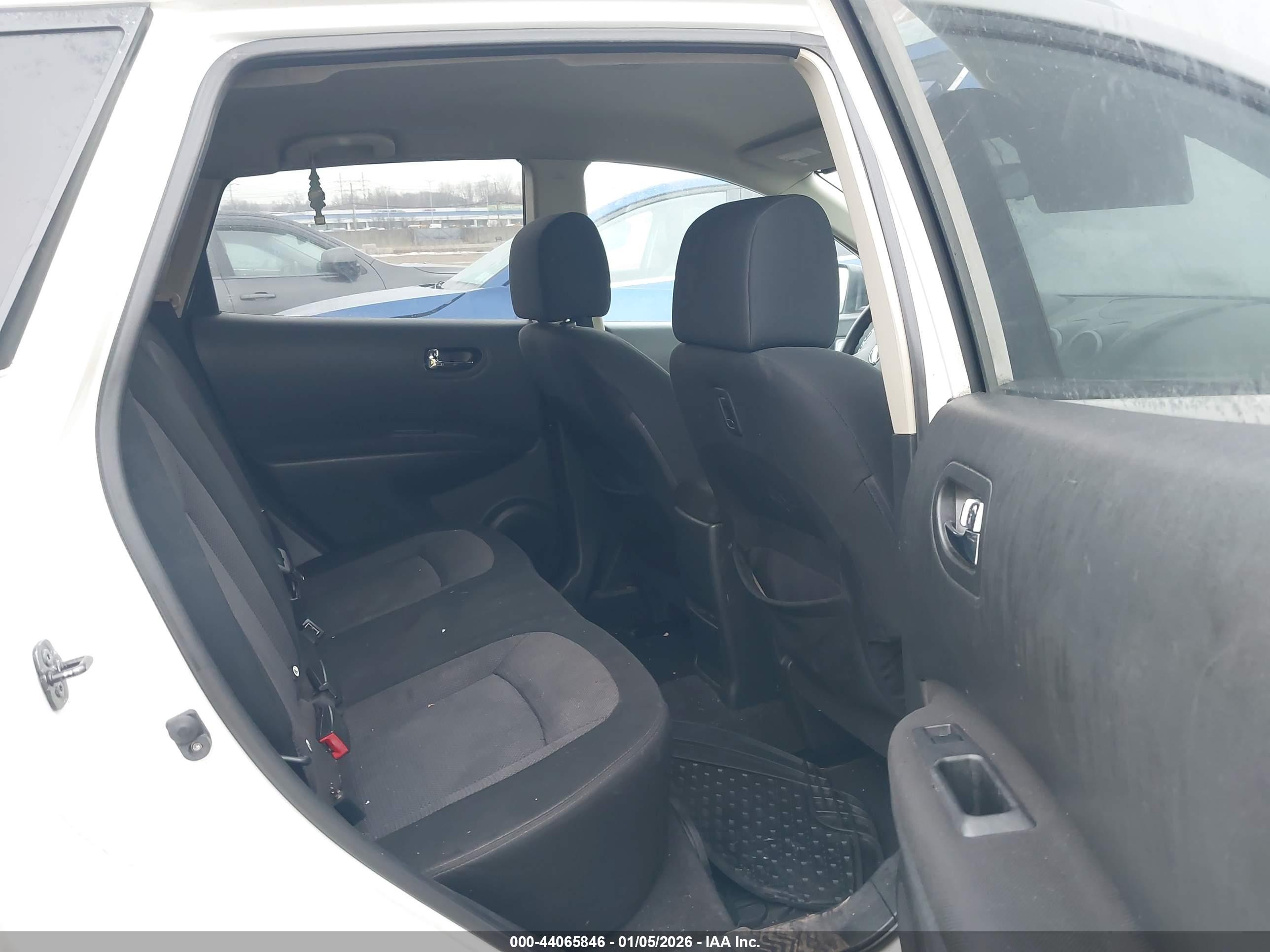 NISSAN ROGUE image 8