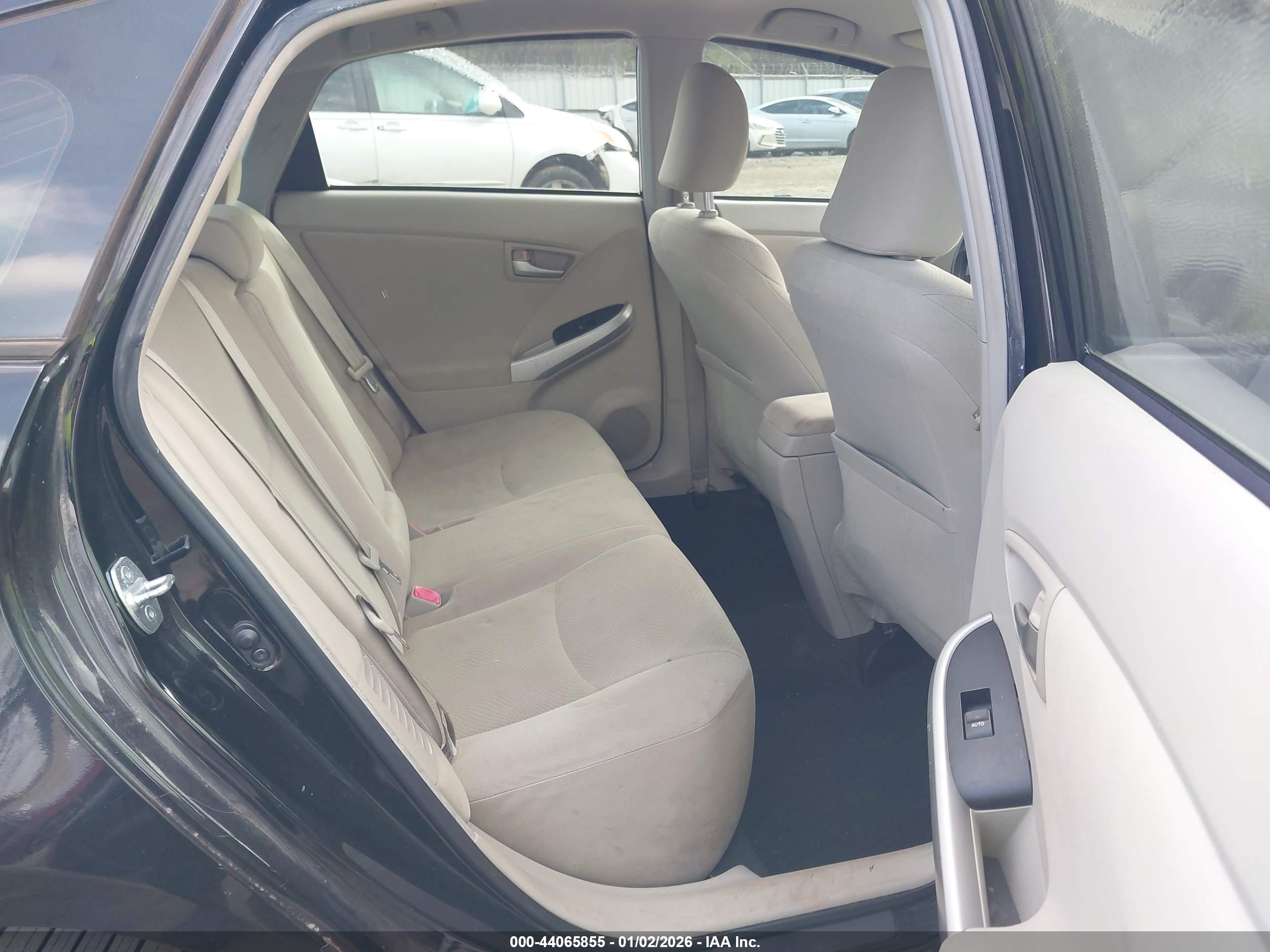 TOYOTA PRIUS image 8