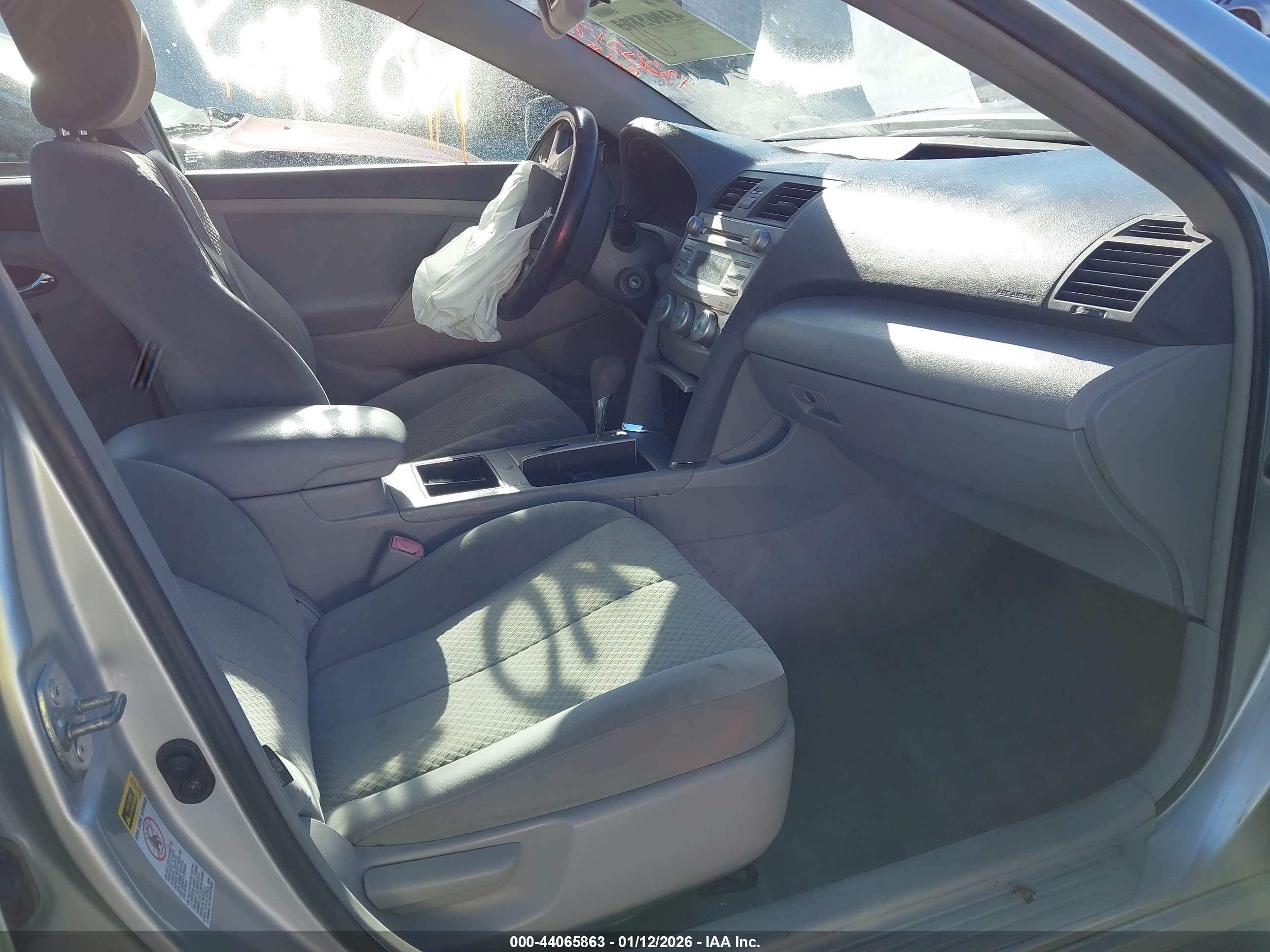 TOYOTA CAMRY image 5