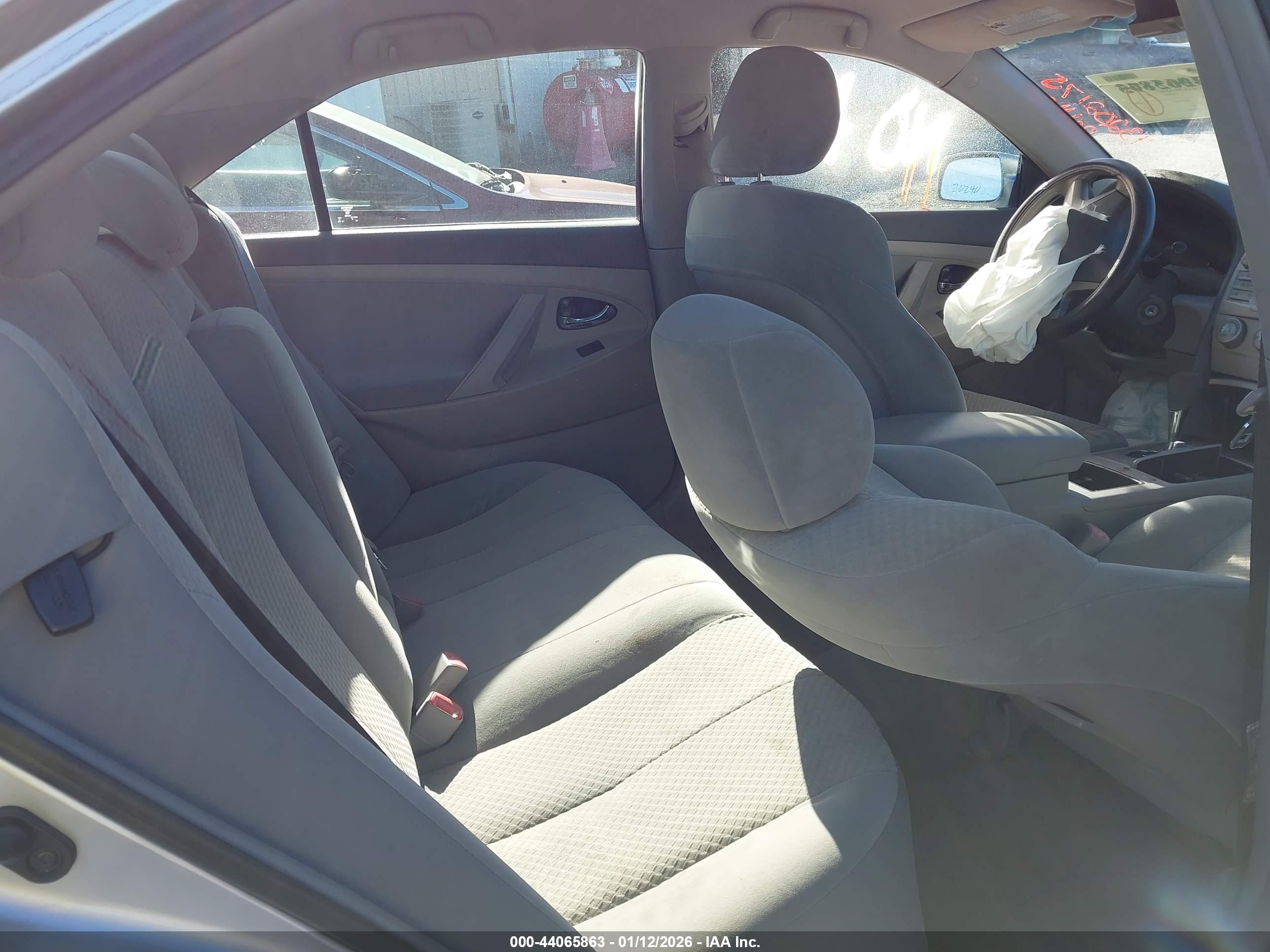 TOYOTA CAMRY image 8
