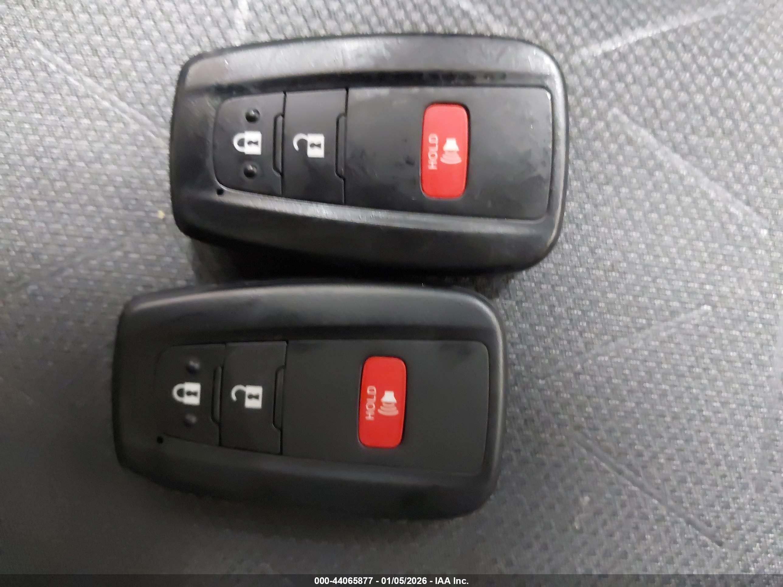 TOYOTA RAV4 image 11