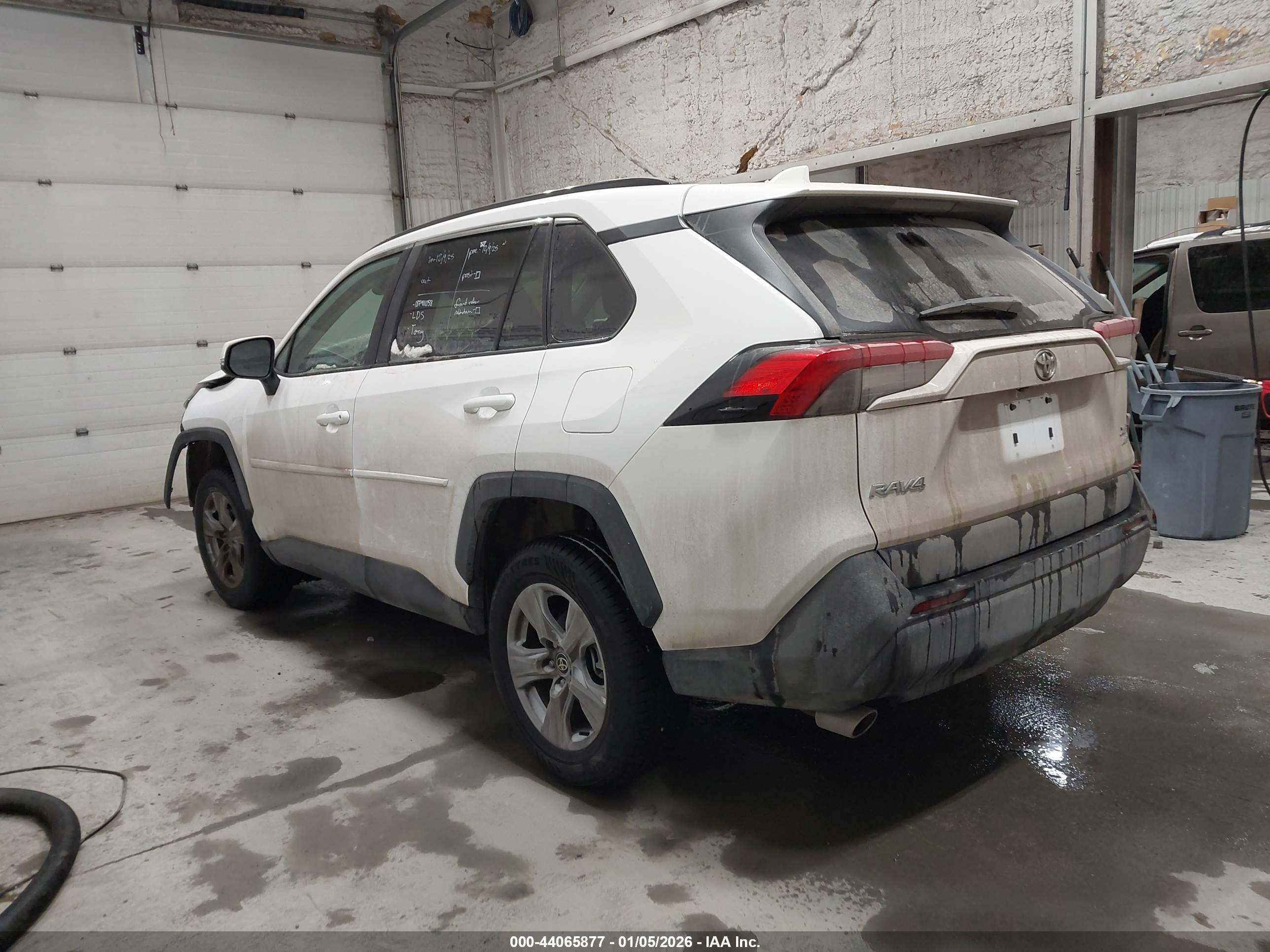 TOYOTA RAV4 image 3