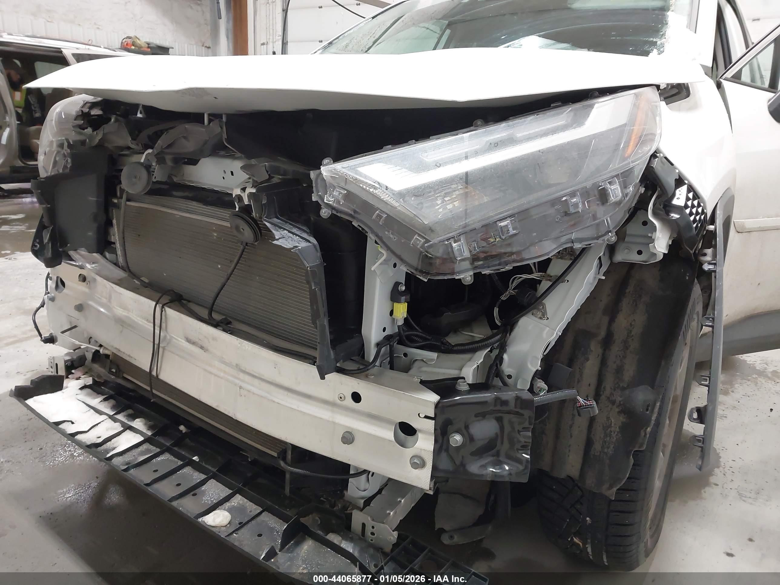 TOYOTA RAV4 image 6