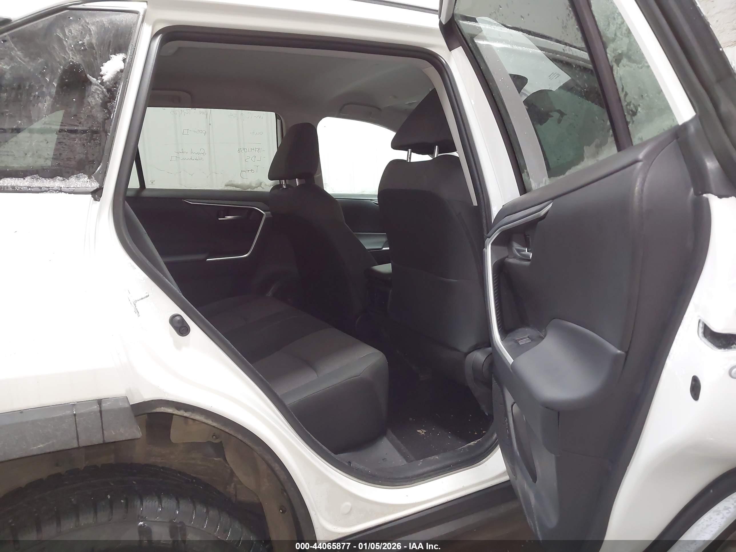 TOYOTA RAV4 image 8