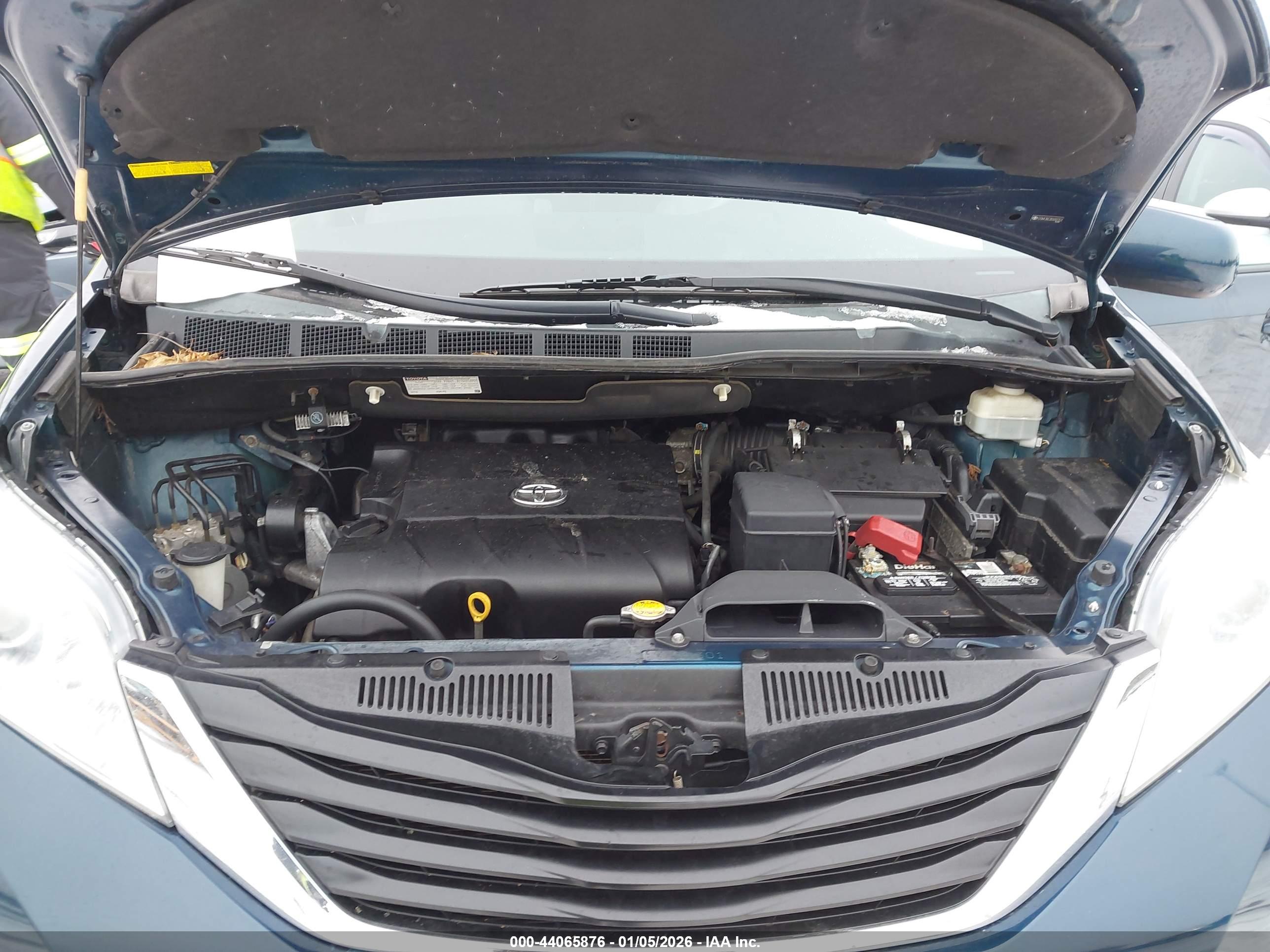TOYOTA SIENNA image 10