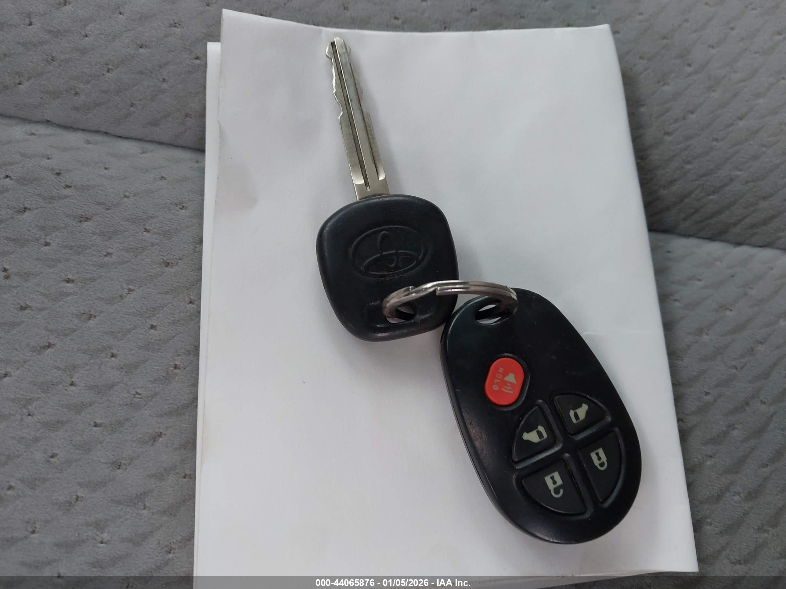 TOYOTA SIENNA image 11