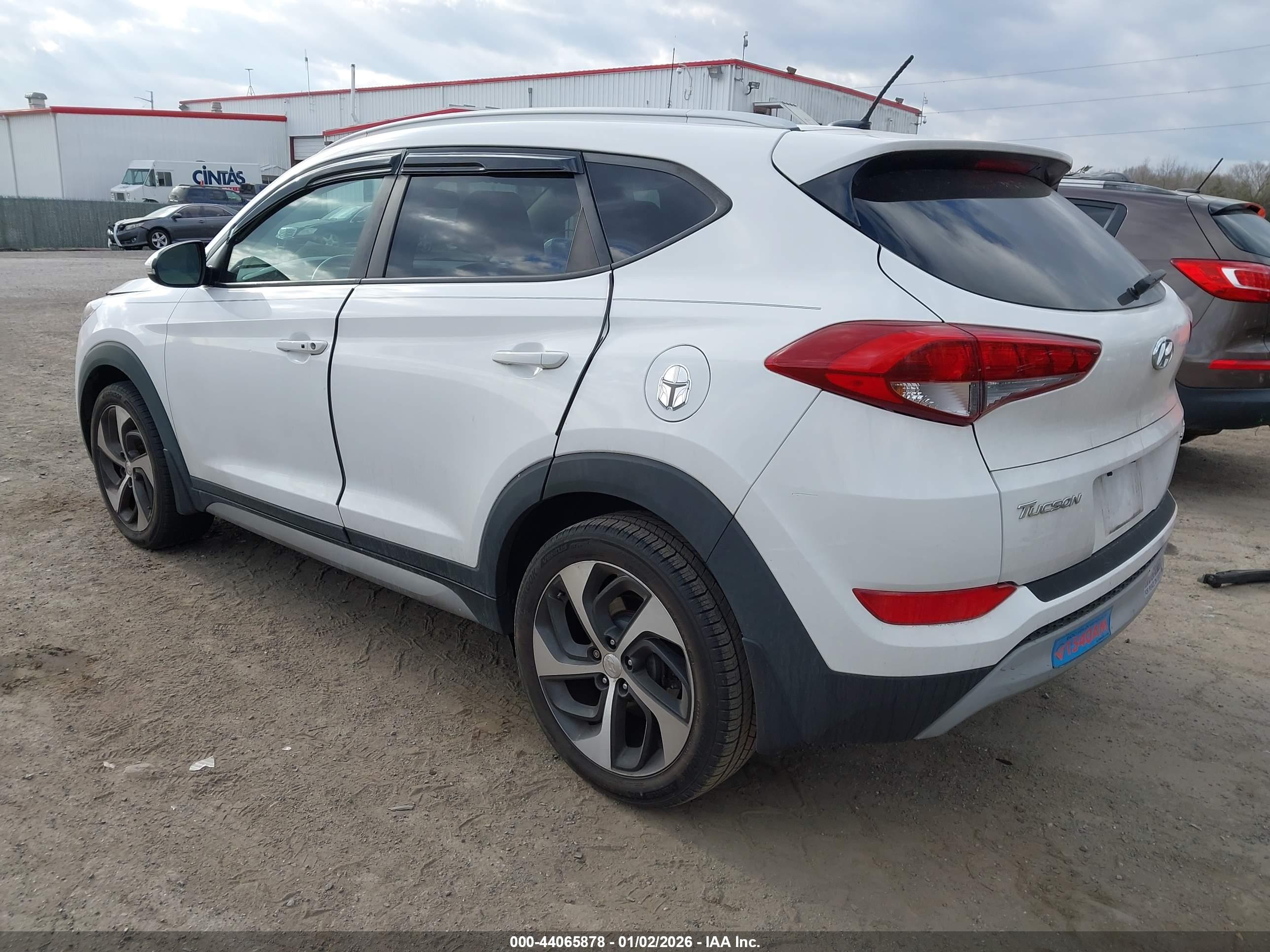 HYUNDAI TUCSON image 3