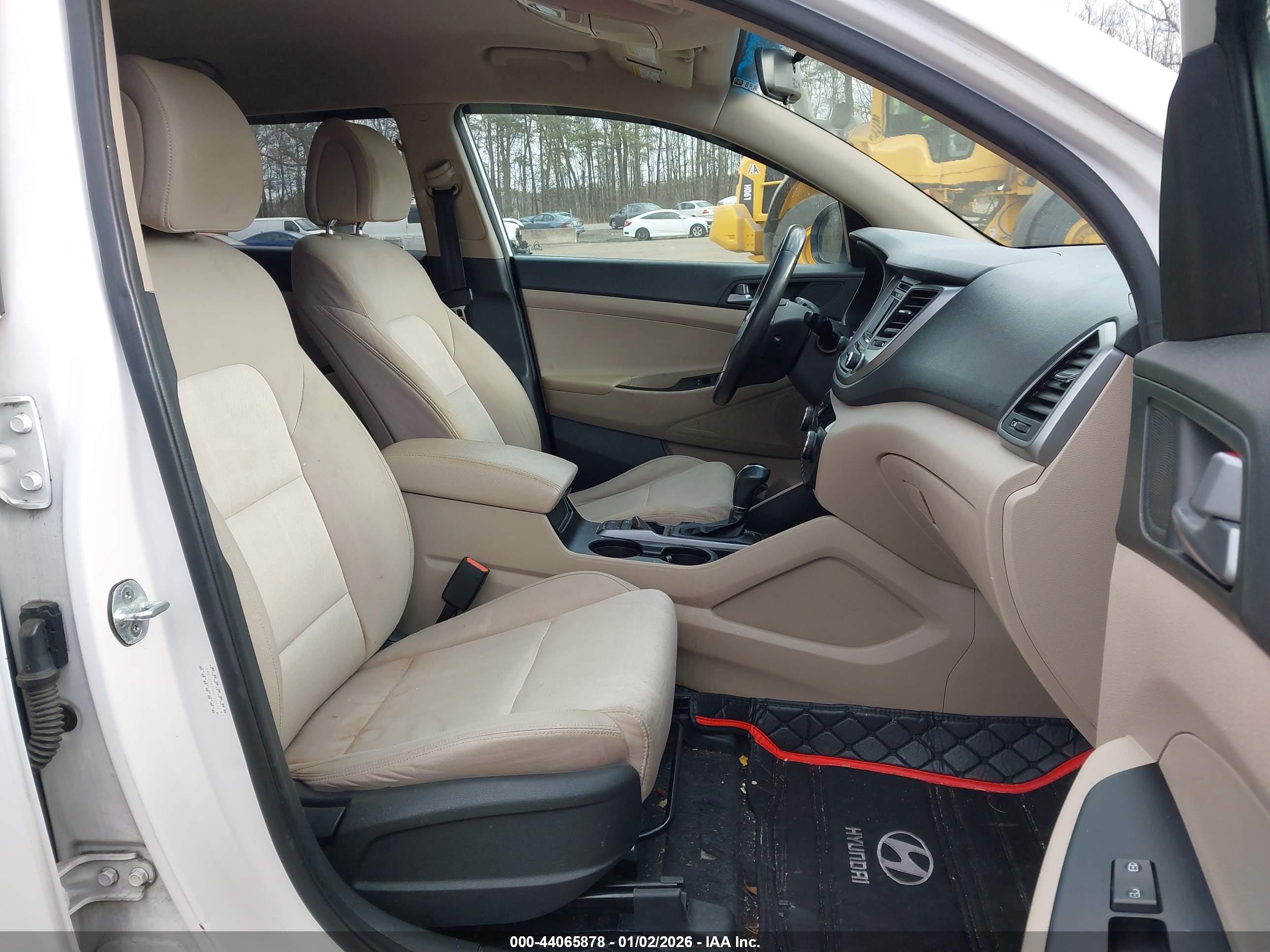 HYUNDAI TUCSON image 5