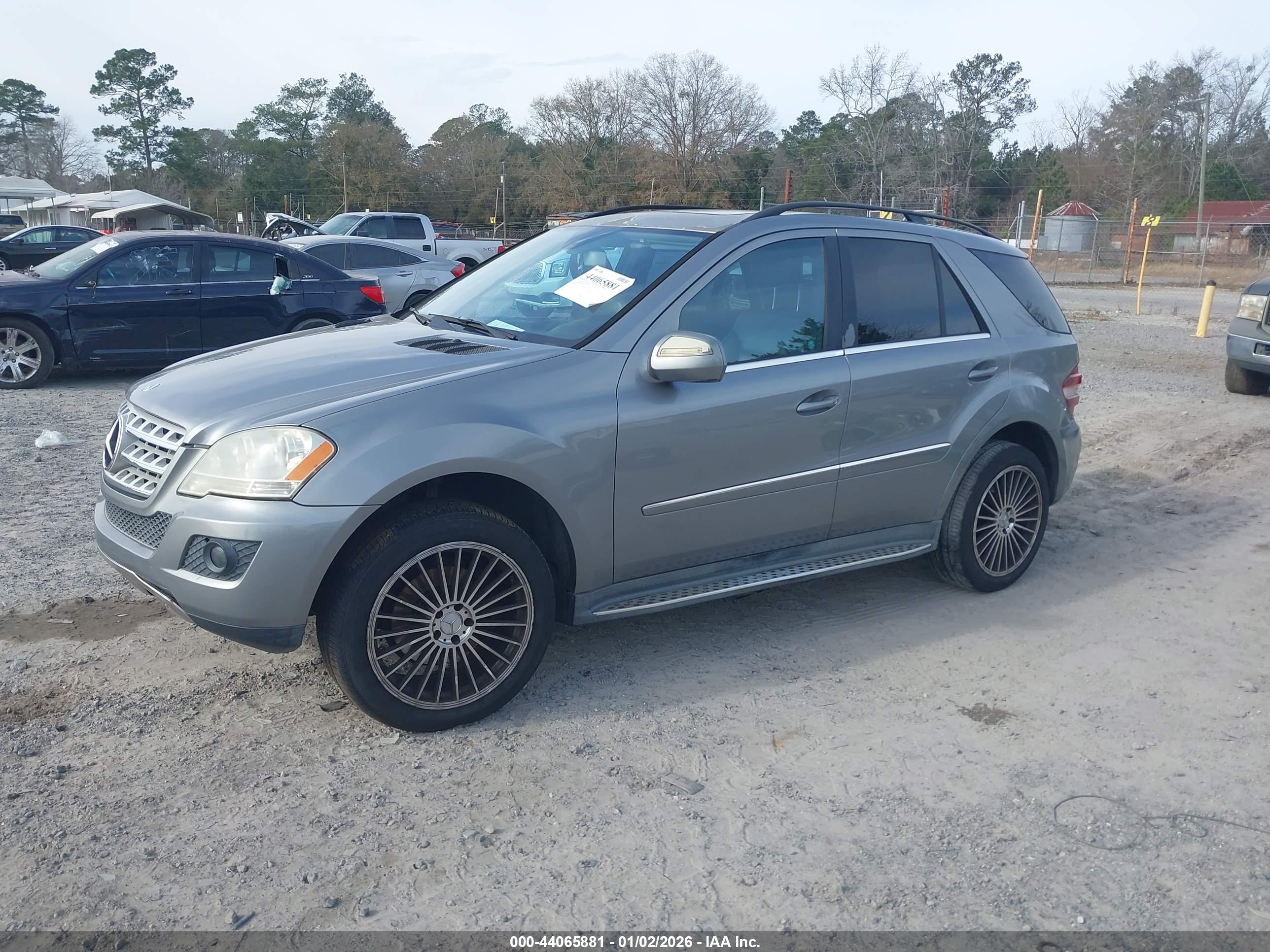 MERCEDES-BENZ ML image 2