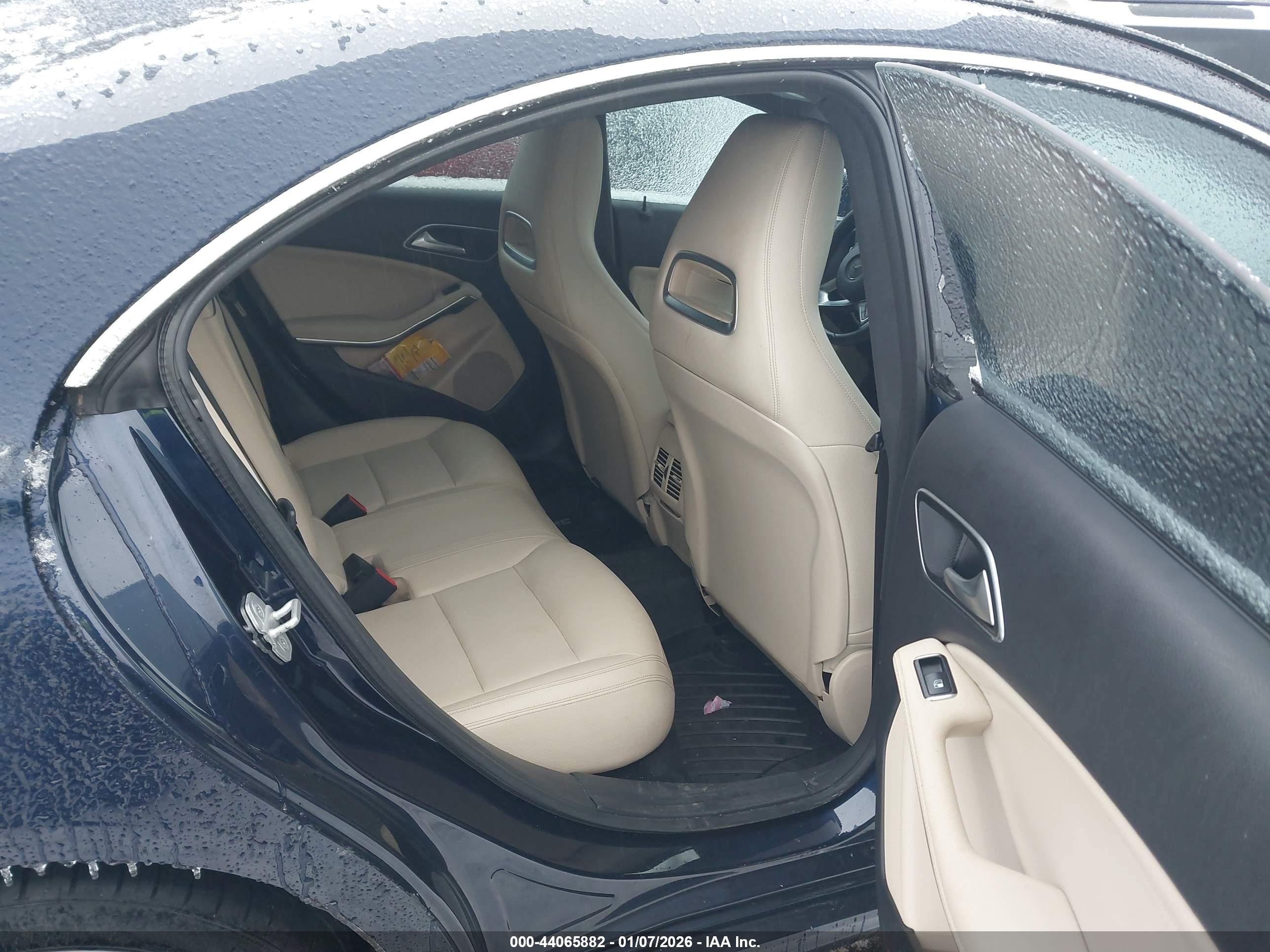 MERCEDES-BENZ CLA image 8