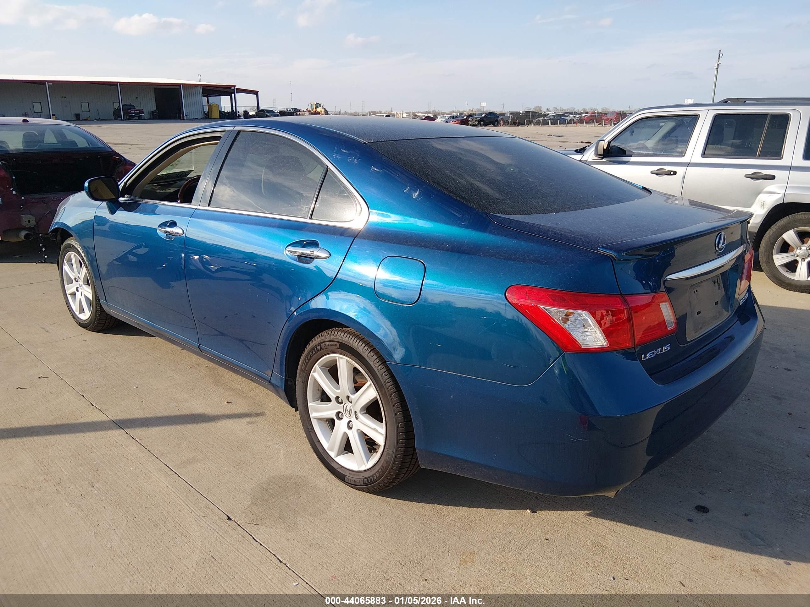 LEXUS ES image 3