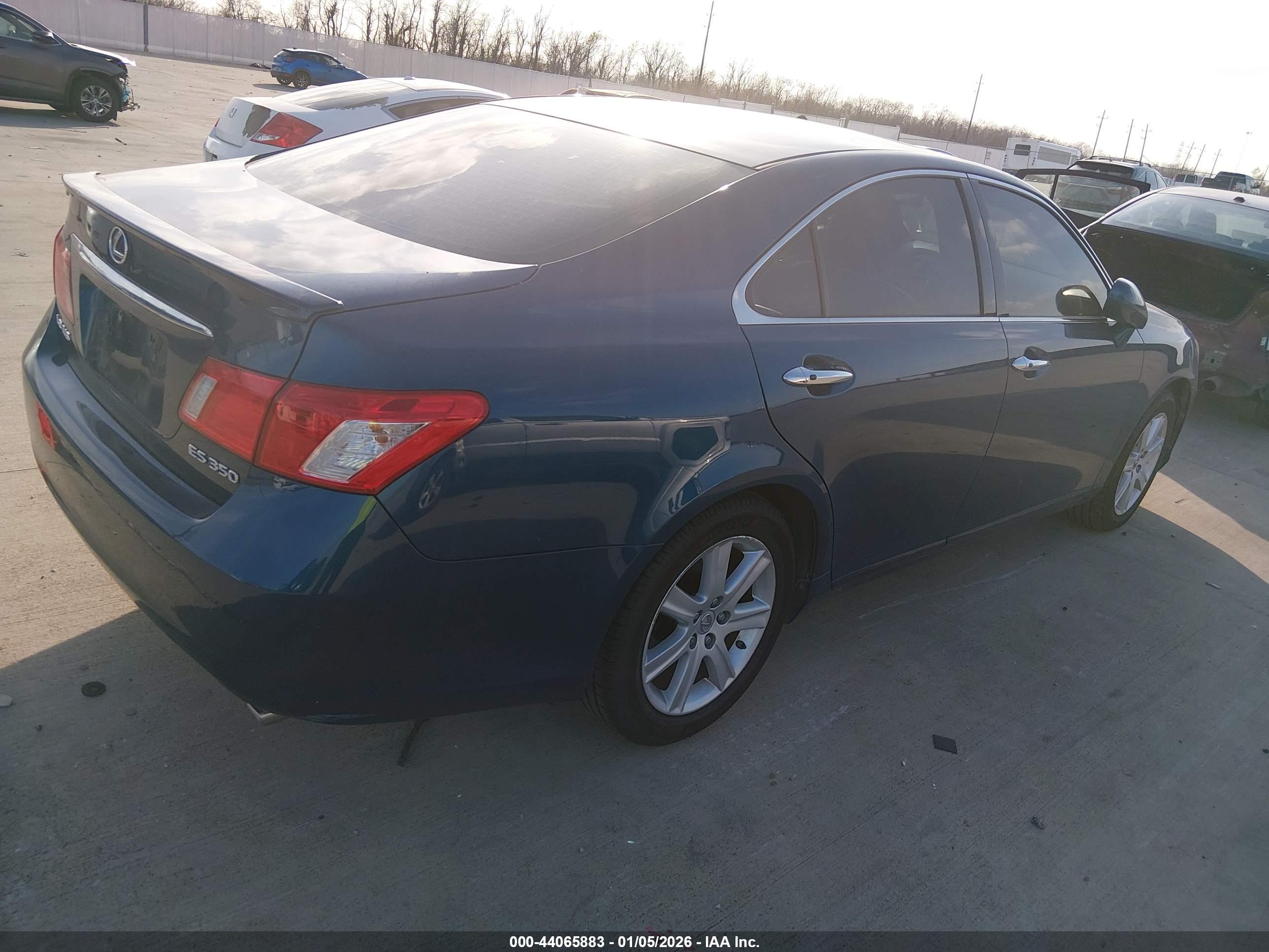 LEXUS ES image 4