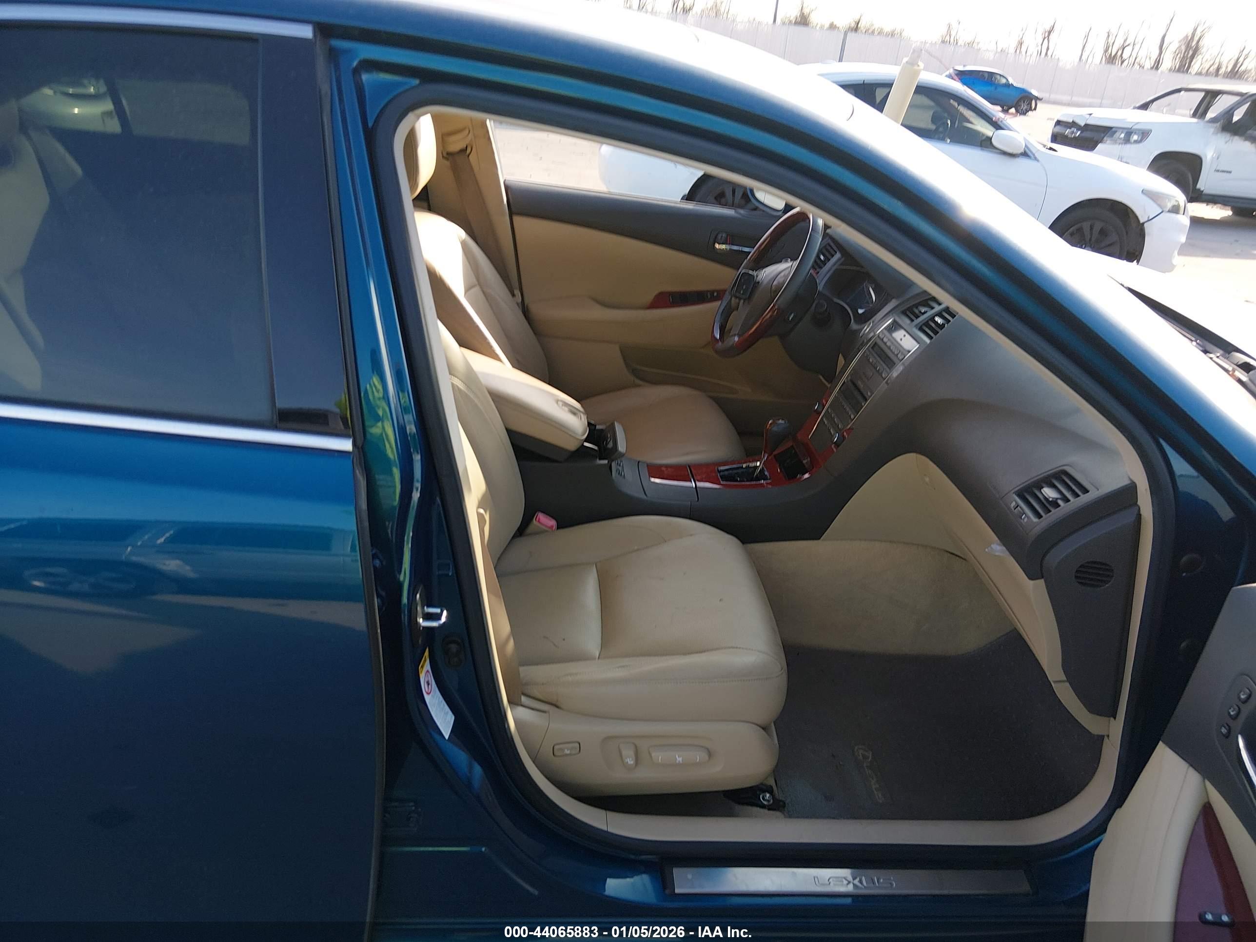 LEXUS ES image 5