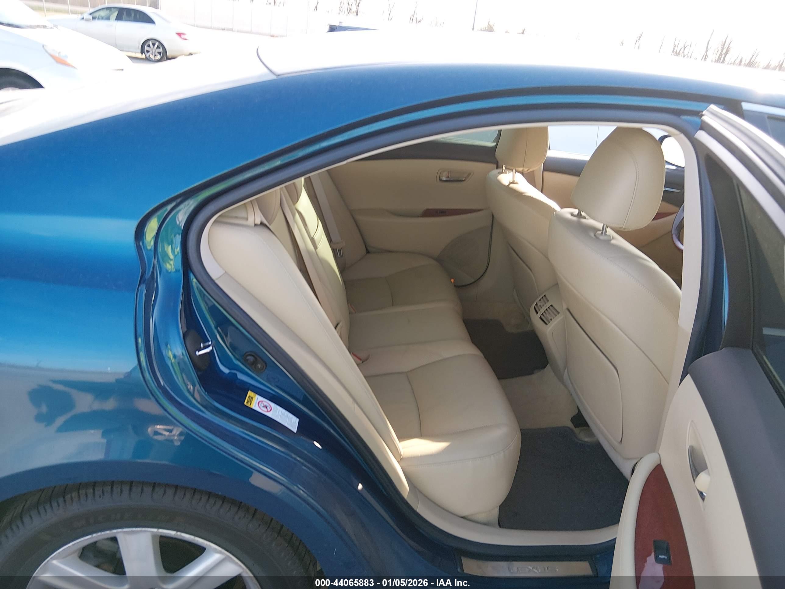 LEXUS ES image 8