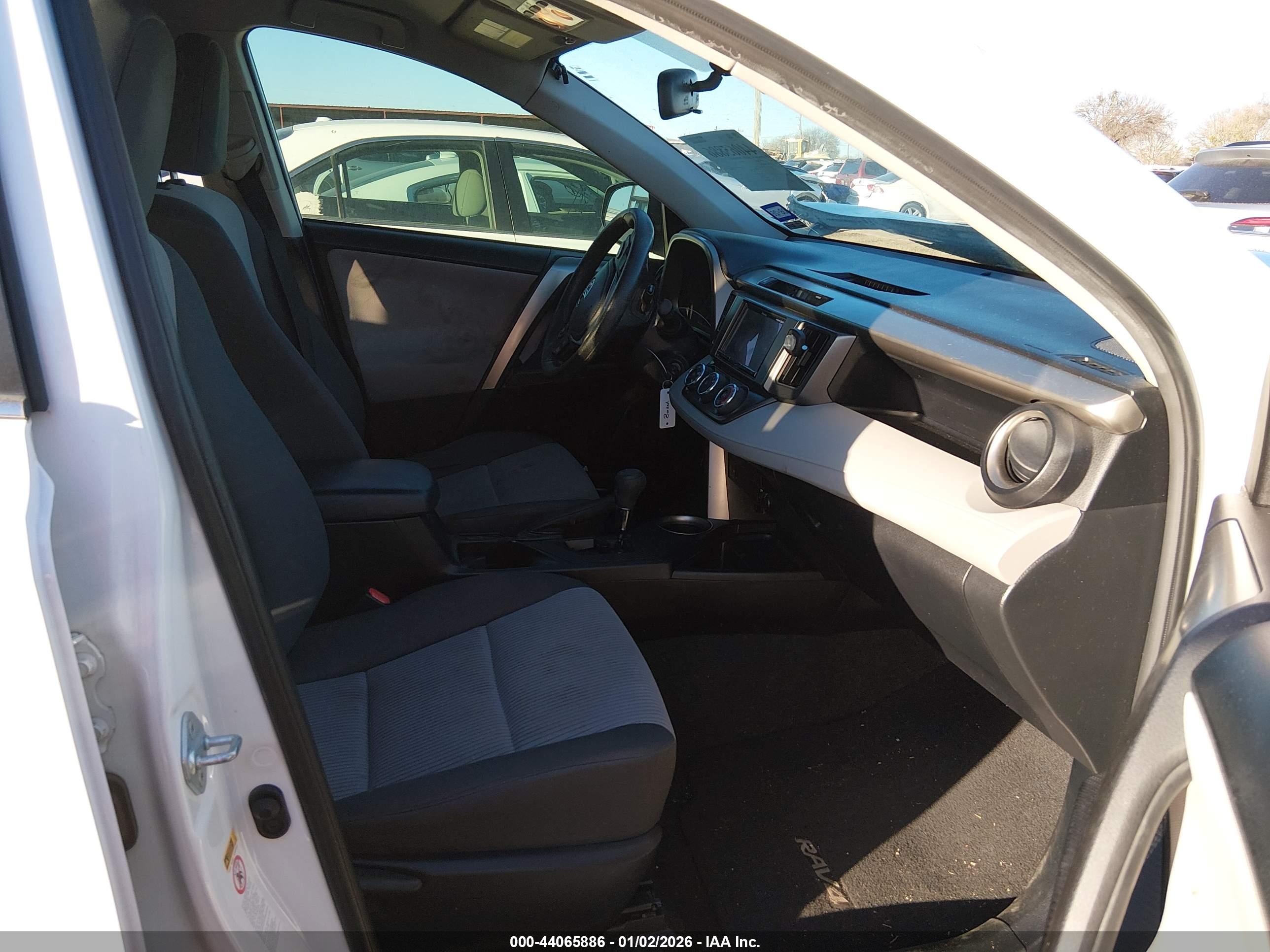 TOYOTA RAV4 image 5