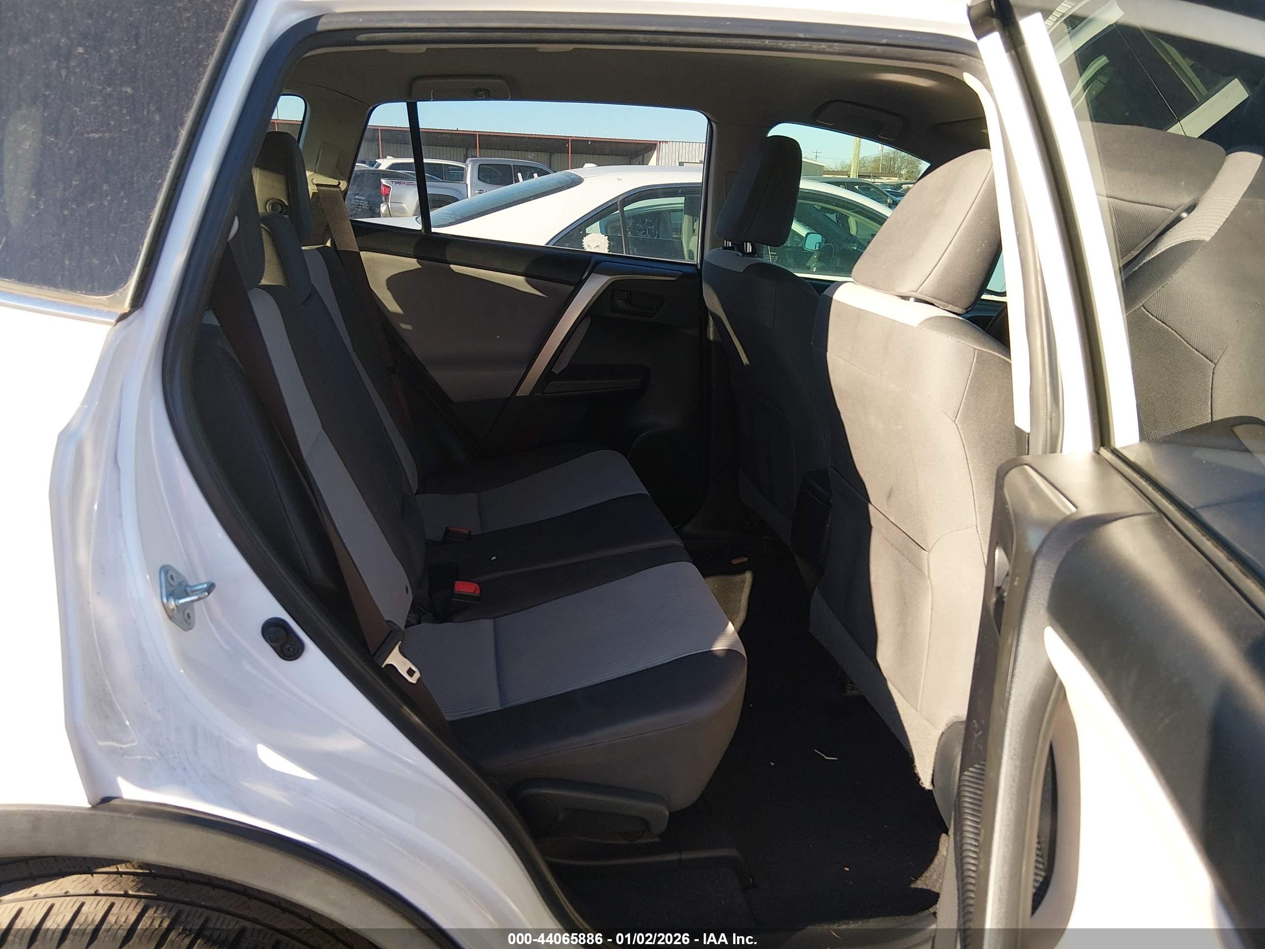 TOYOTA RAV4 image 8