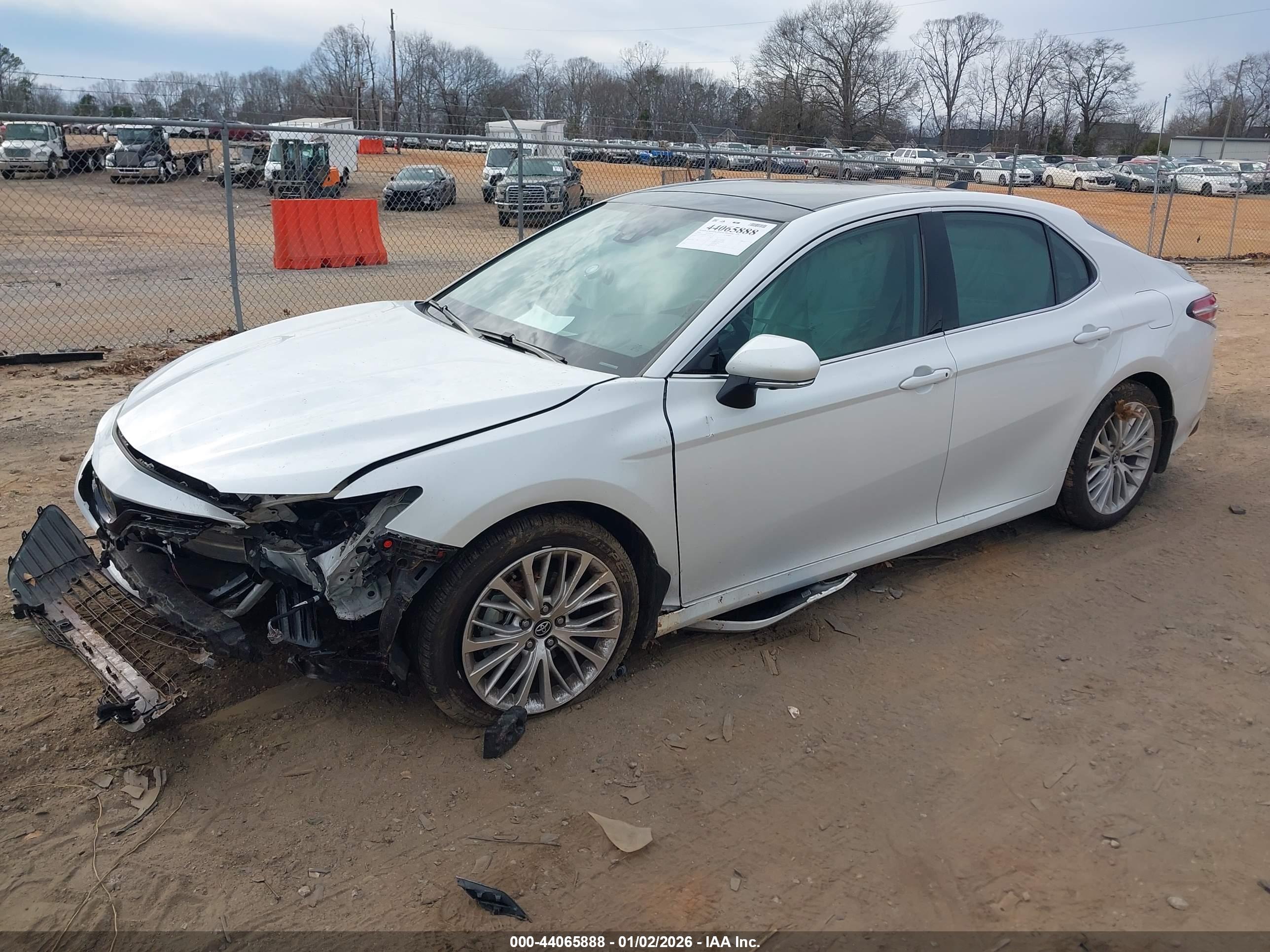 TOYOTA CAMRY image 2