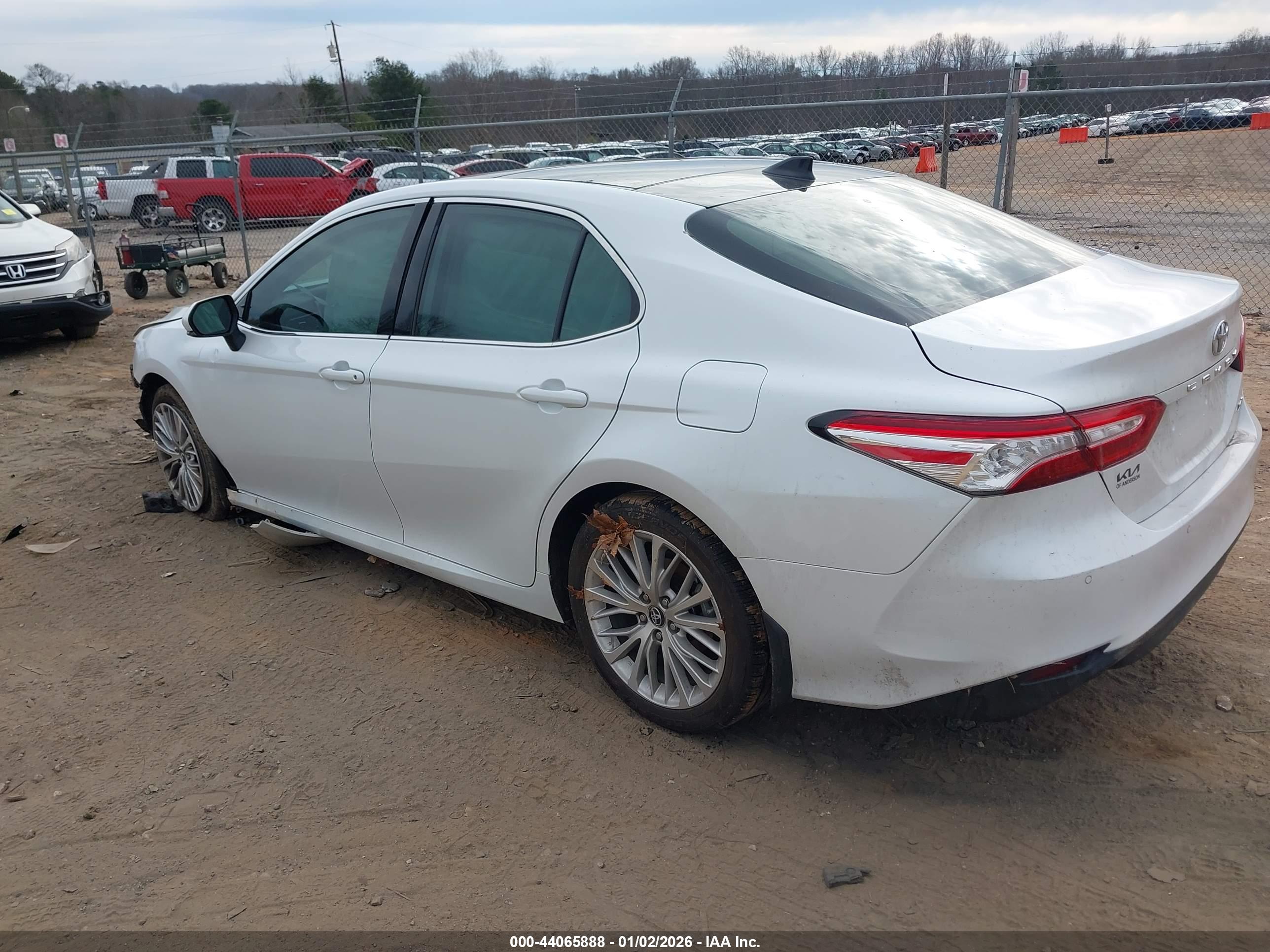 TOYOTA CAMRY image 3