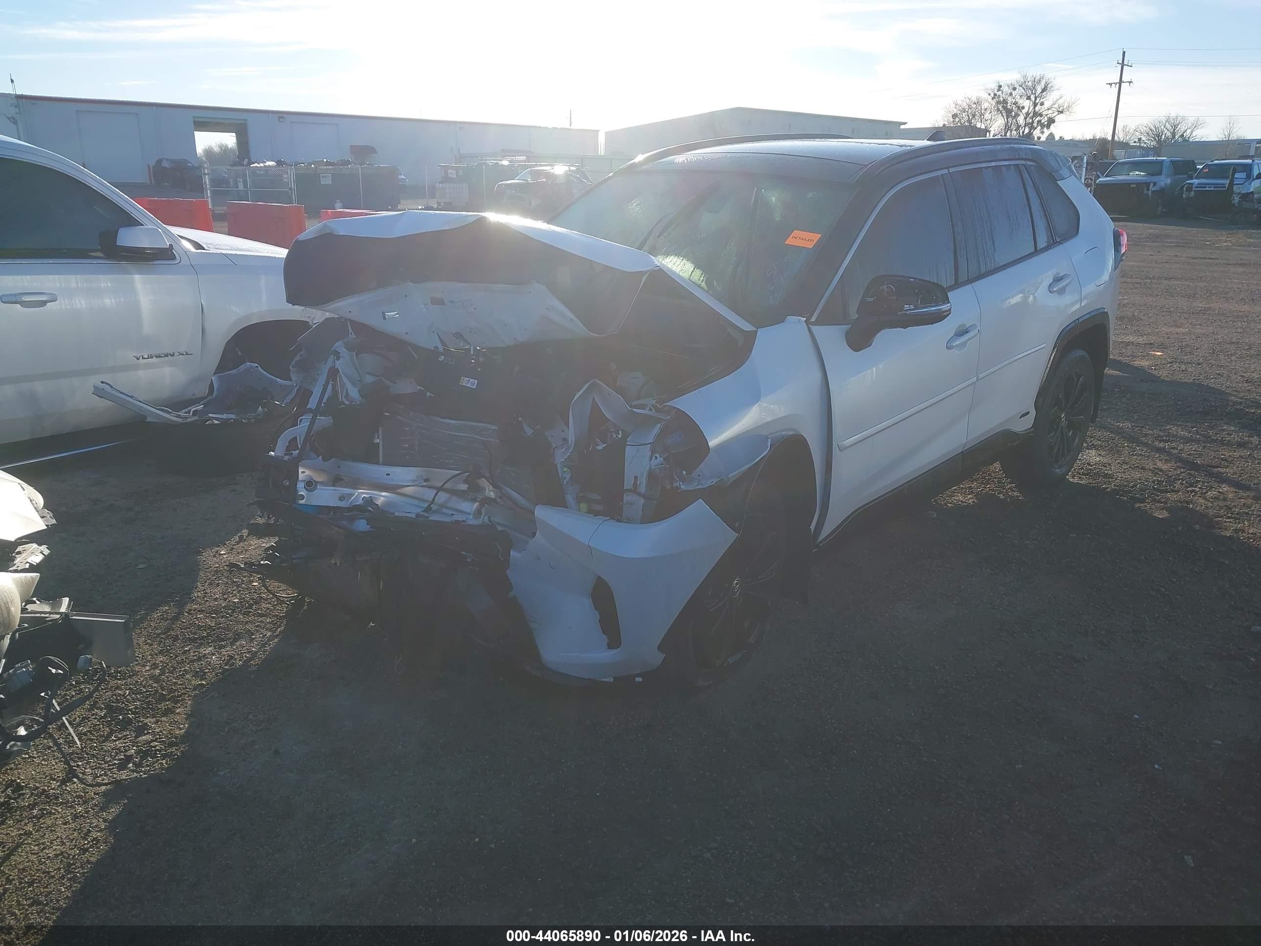 TOYOTA RAV4 image 2