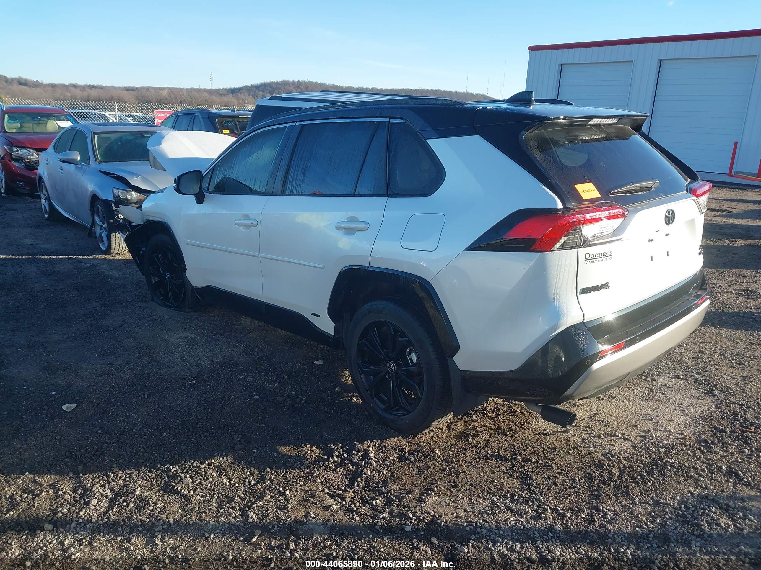 TOYOTA RAV4 image 3